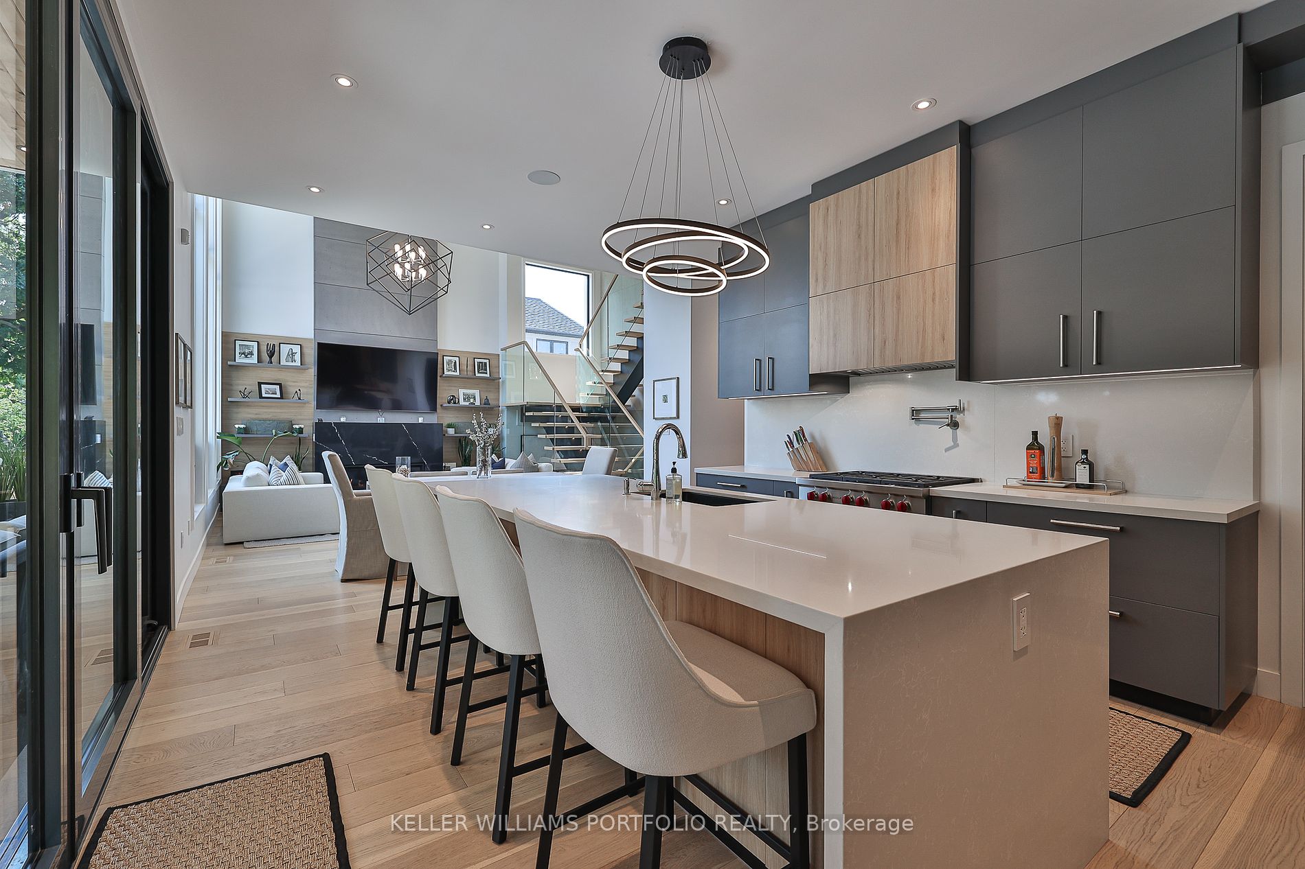 537 Warminster Dr