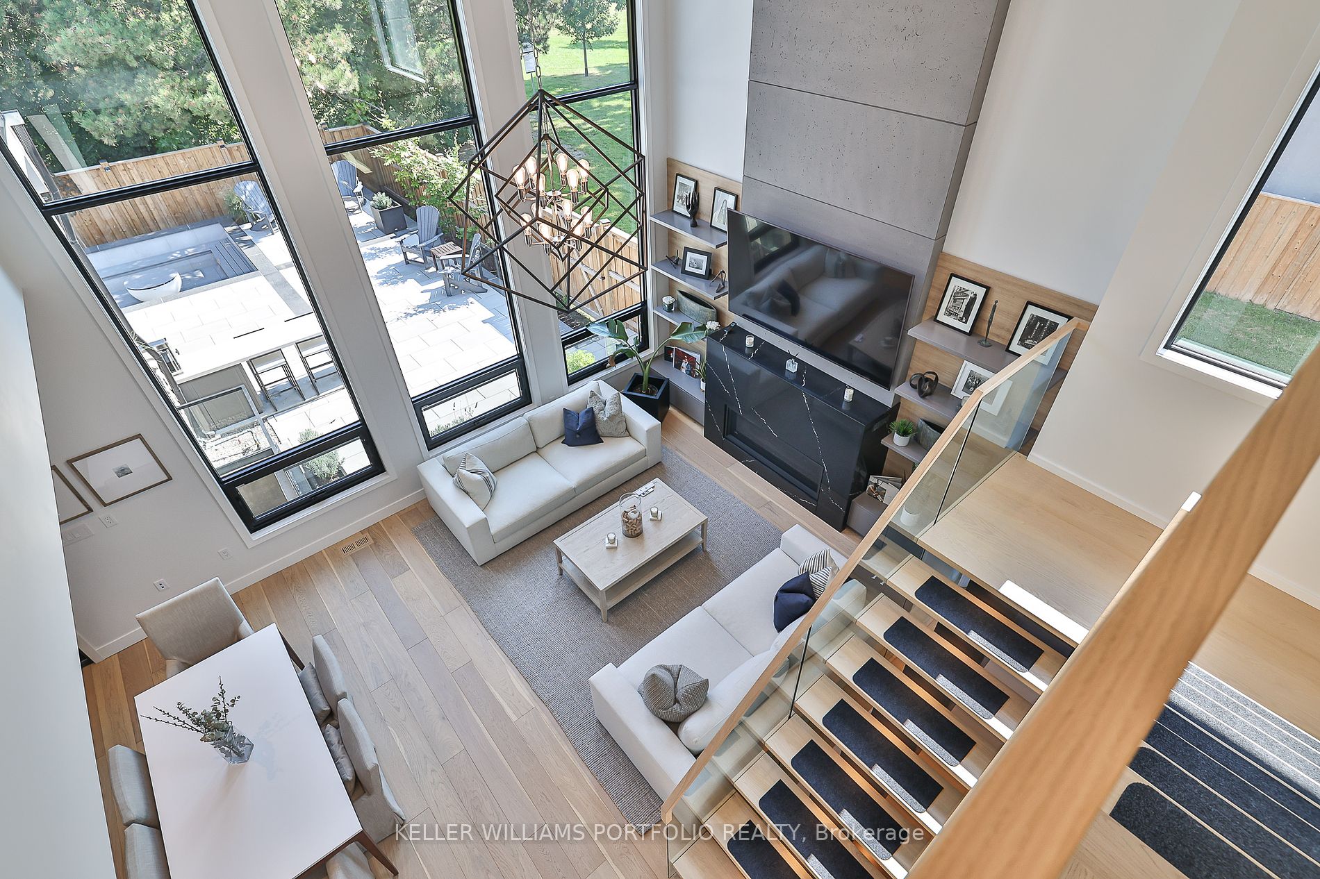 537 Warminster Dr