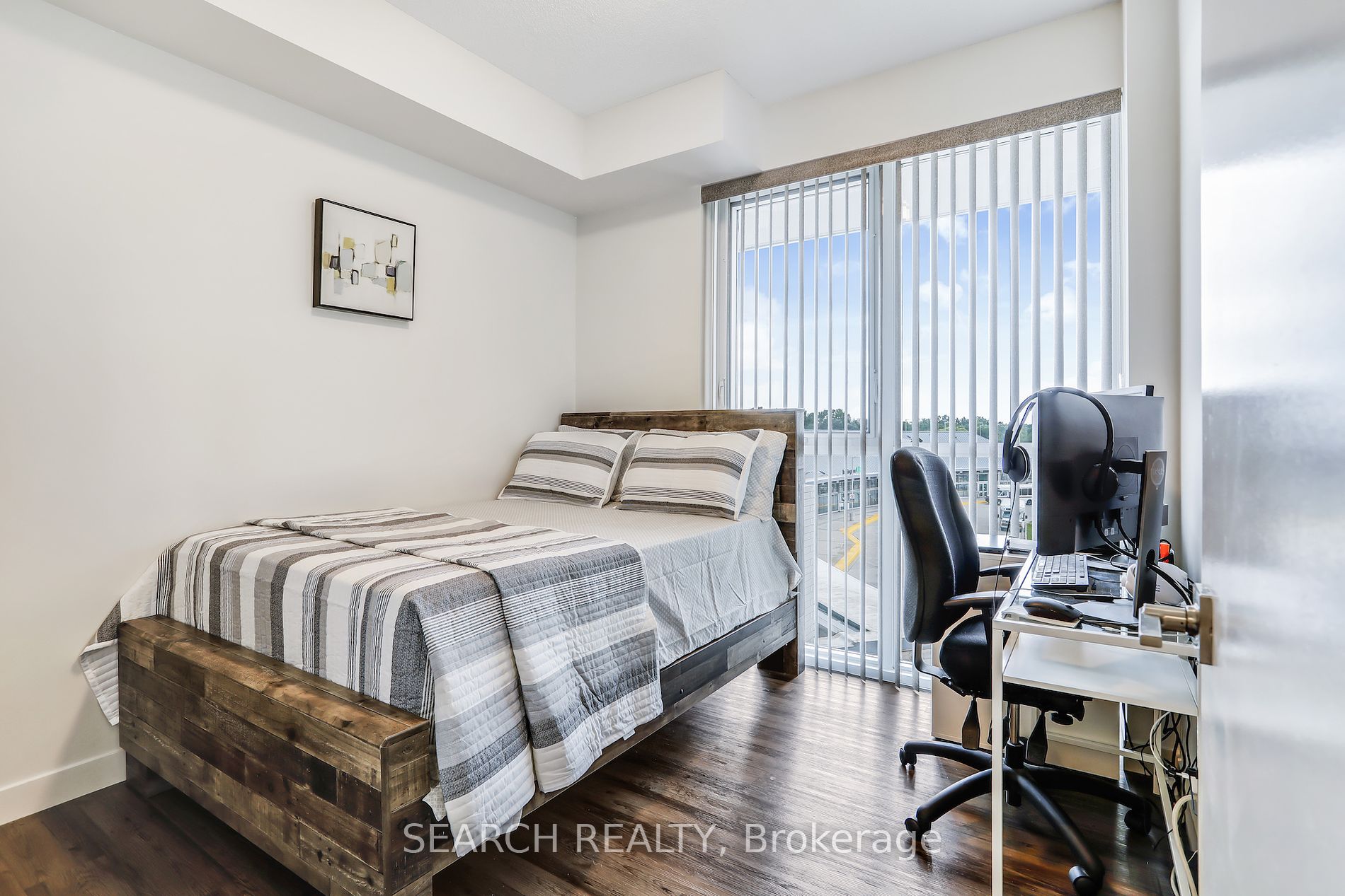 2093 Fairview St, #404