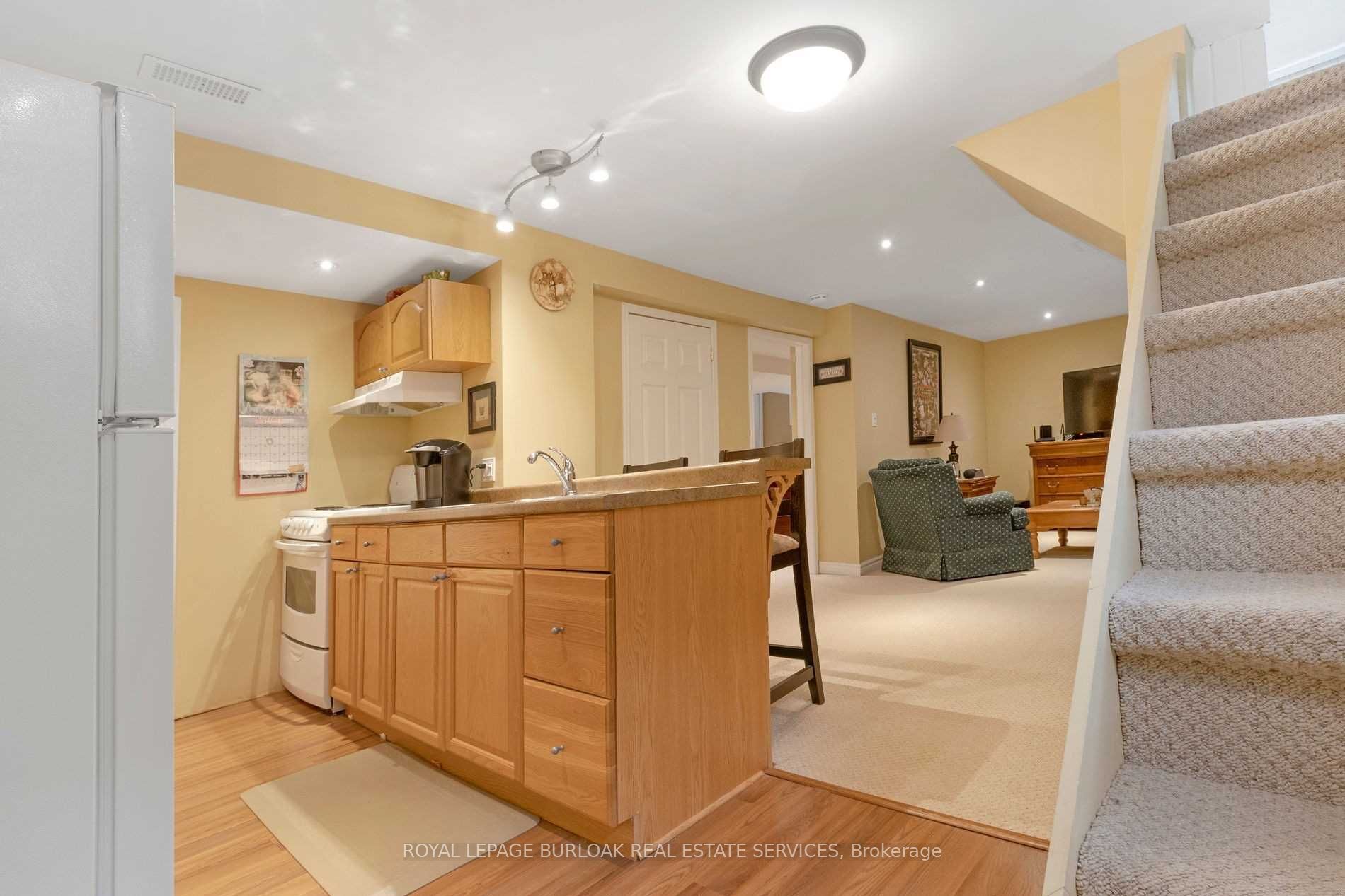 295 Plains Rd W