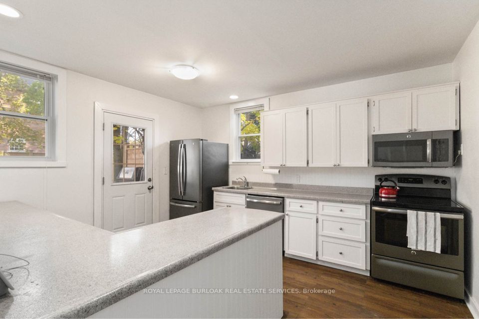 295 Plains Rd W