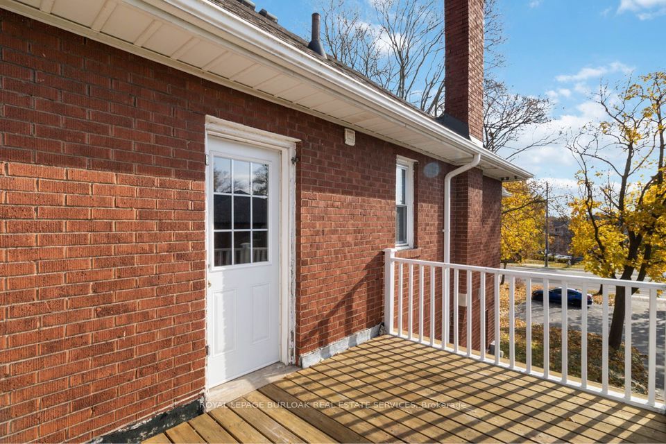 295 Plains Rd W