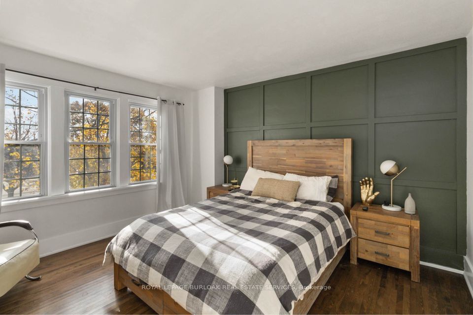 295 Plains Rd W