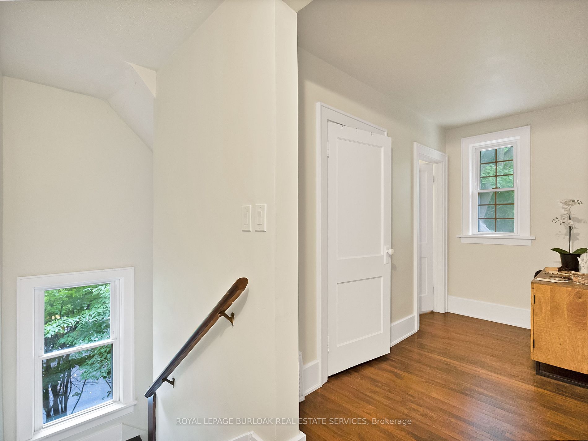295 Plains Rd W