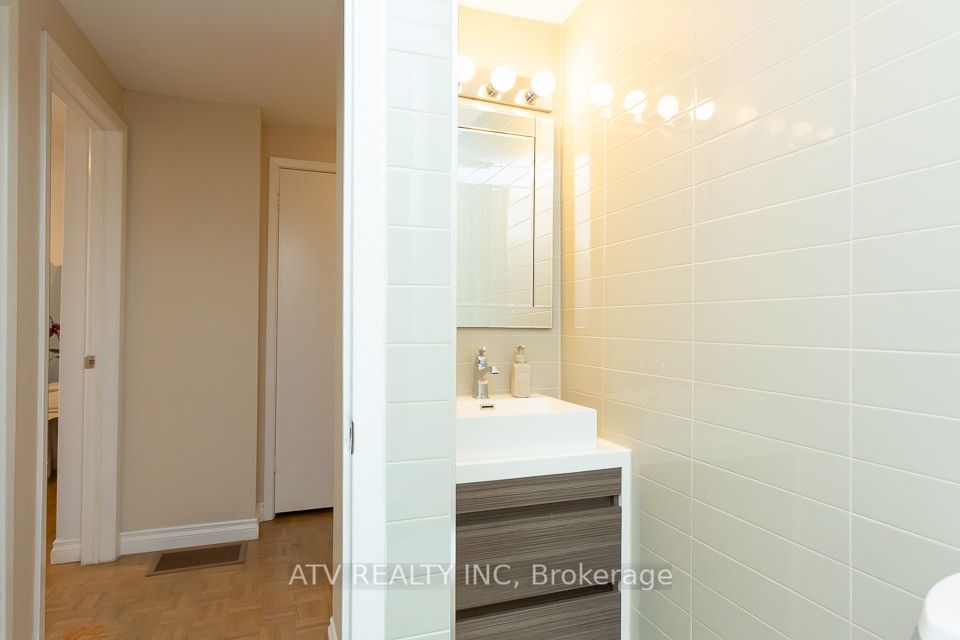 400 Bloor St, #23
