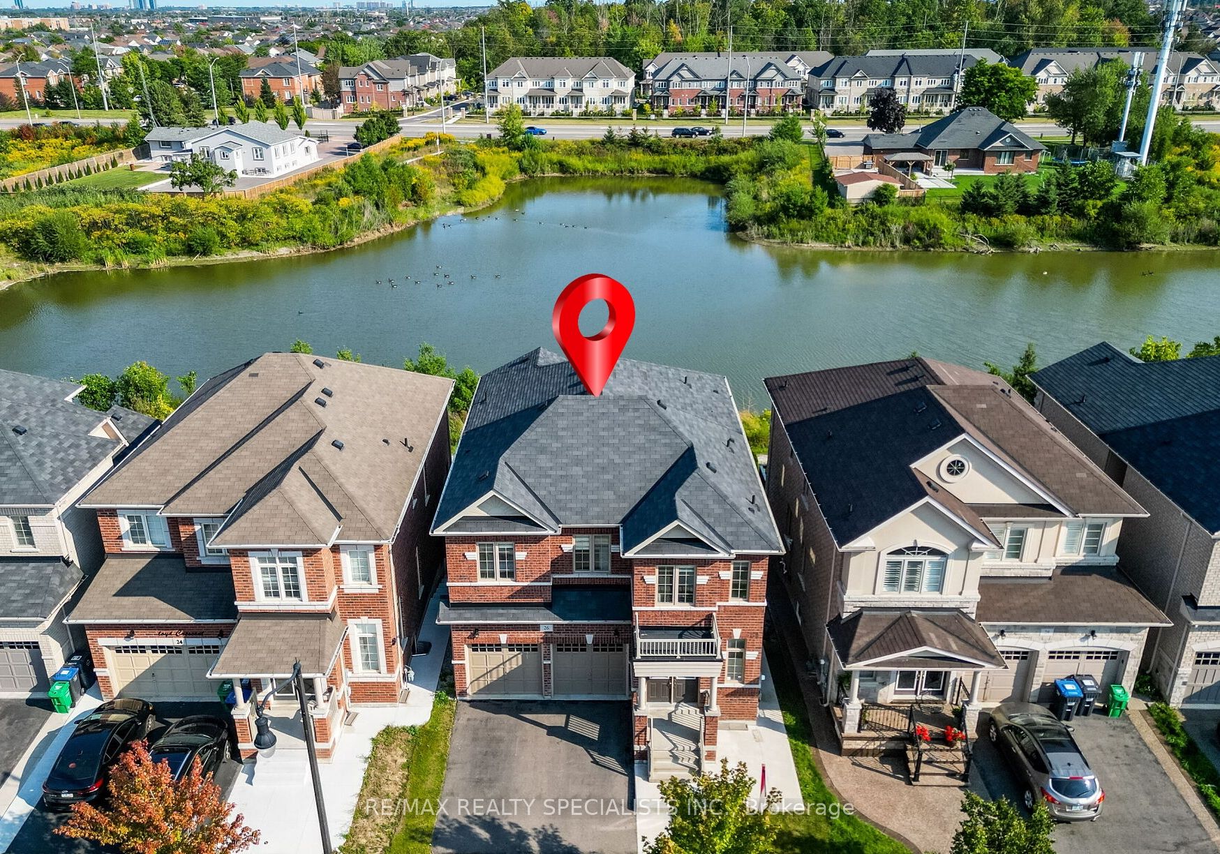 26 Lloyd Cres