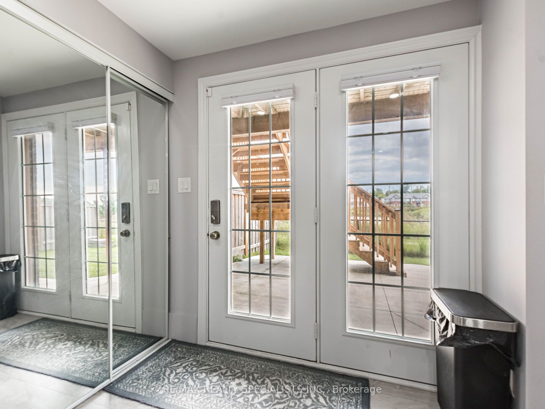 26 Lloyd Cres