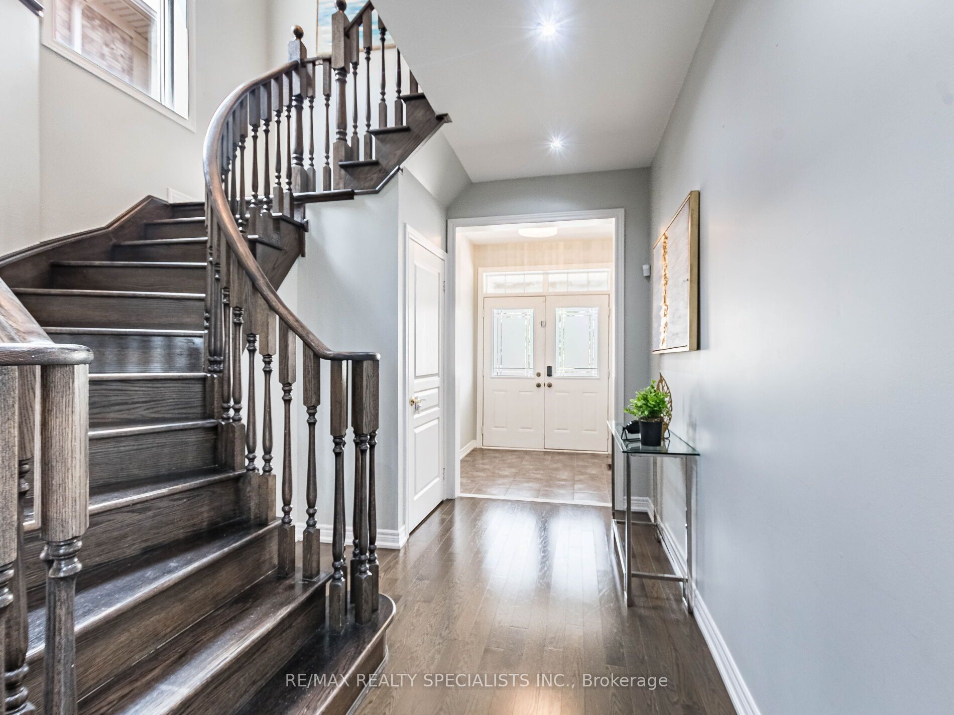 26 Lloyd Cres