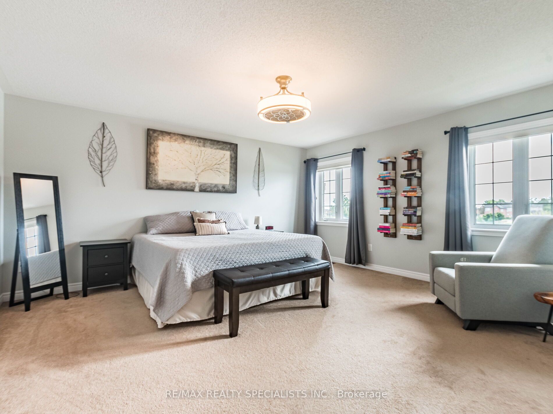 26 Lloyd Cres