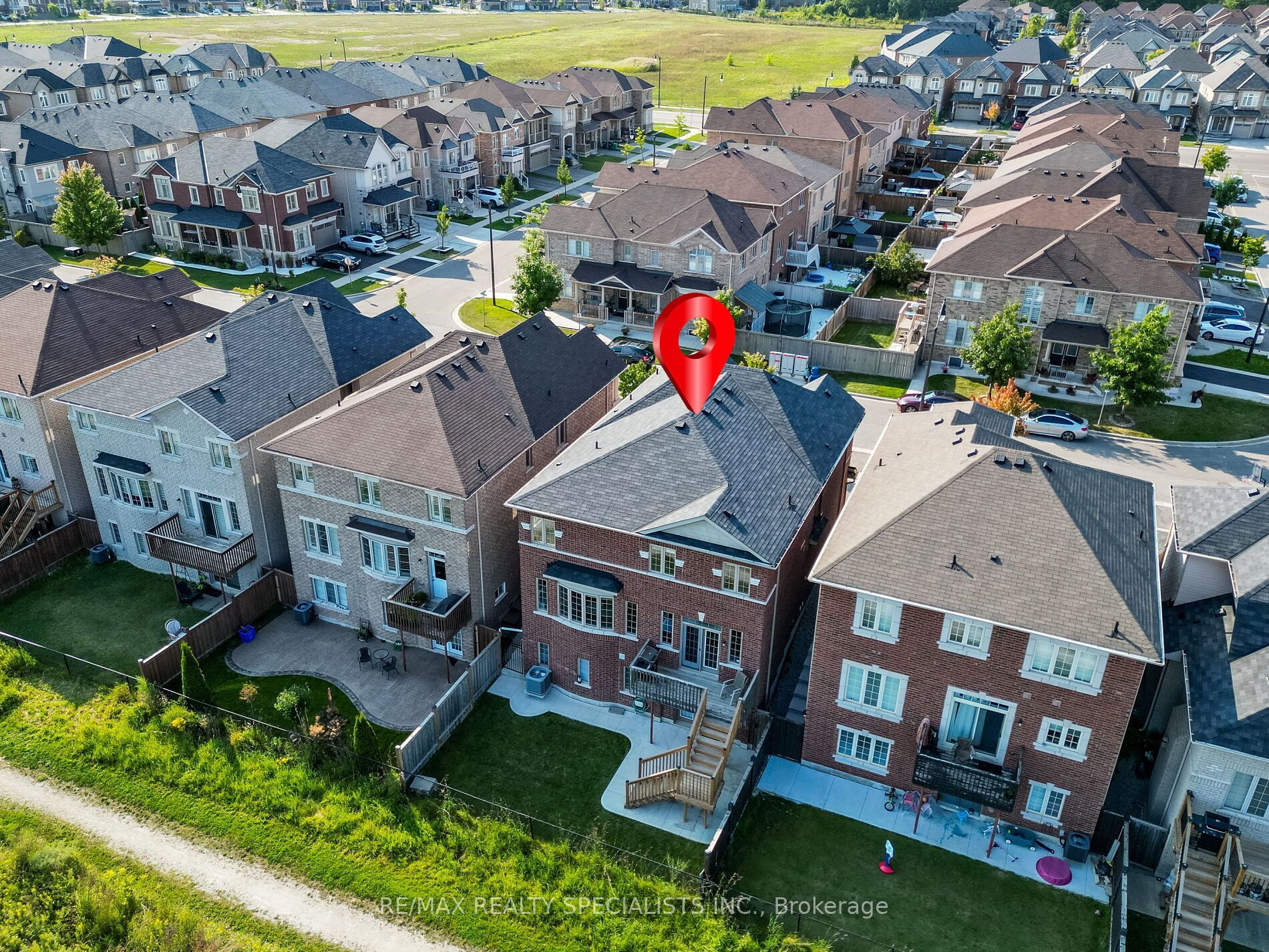 26 Lloyd Cres