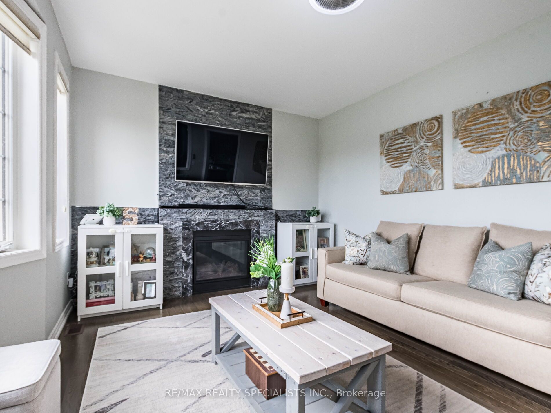 26 Lloyd Cres