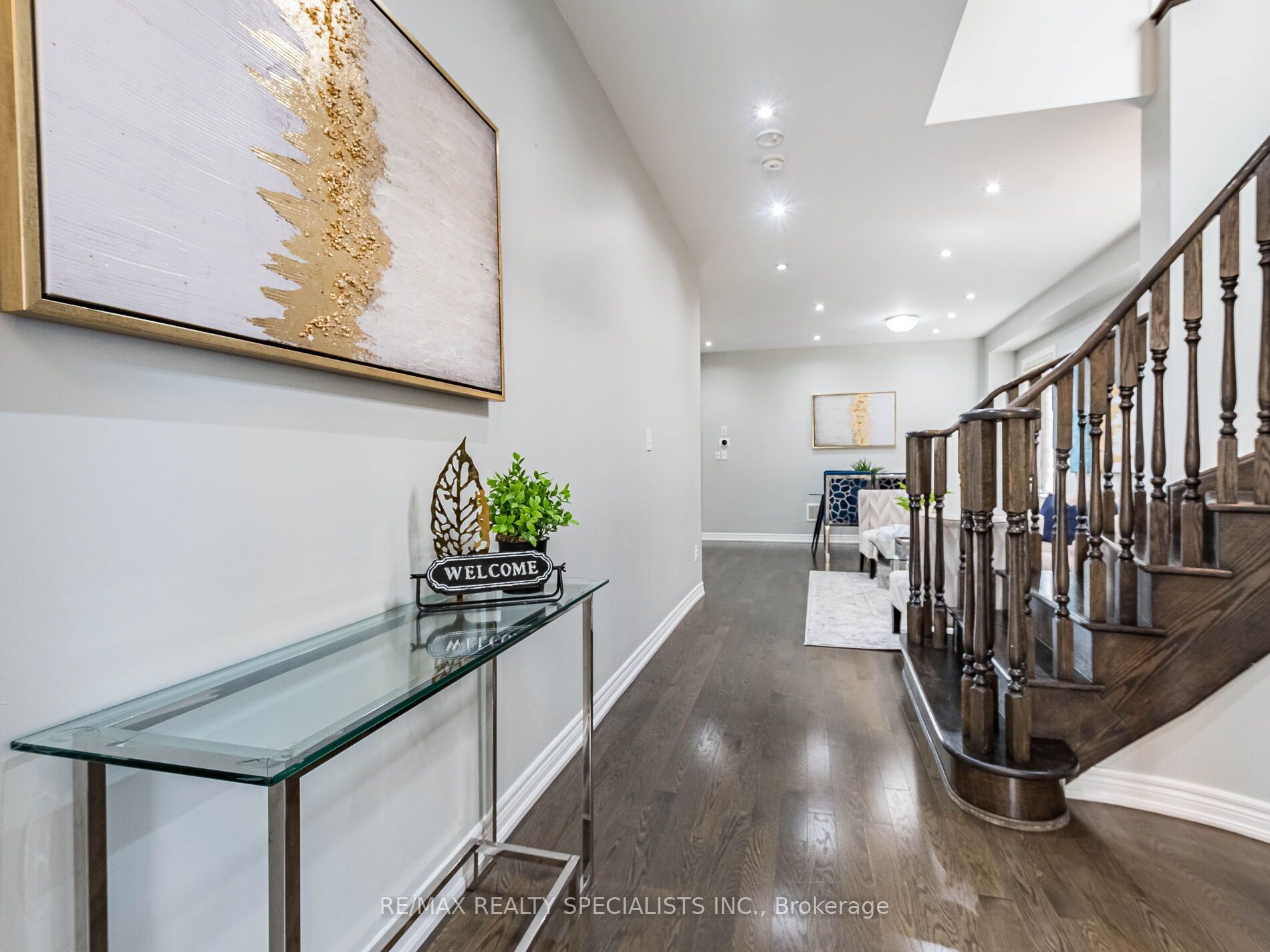 26 Lloyd Cres