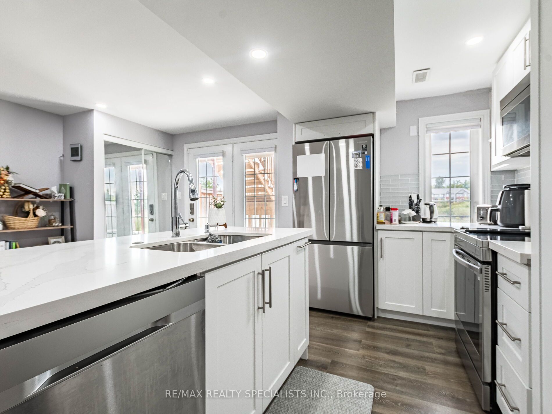 26 Lloyd Cres