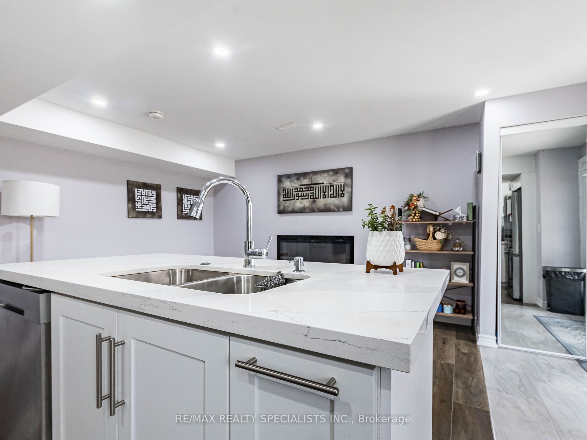 26 Lloyd Cres