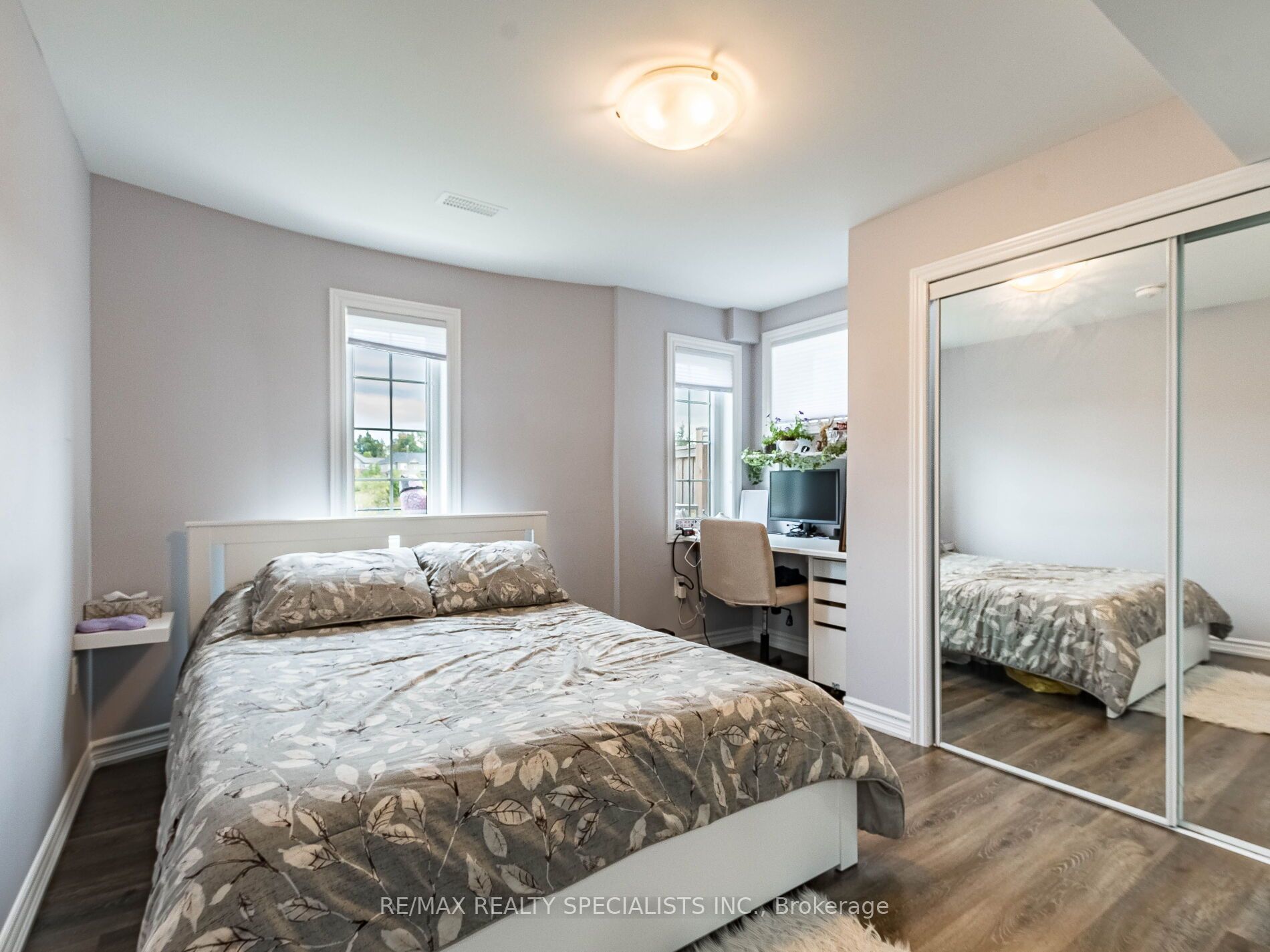 26 Lloyd Cres
