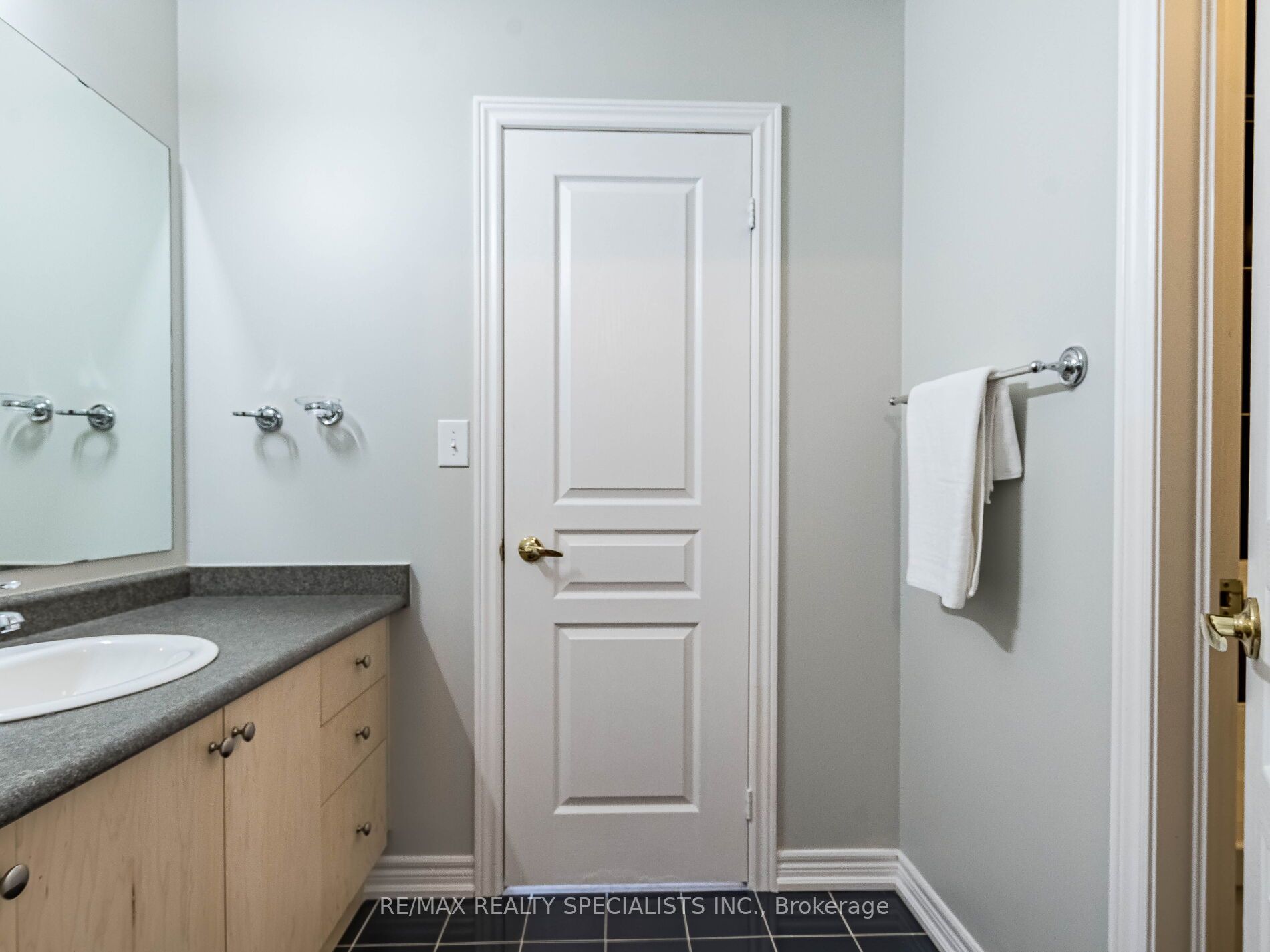 26 Lloyd Cres