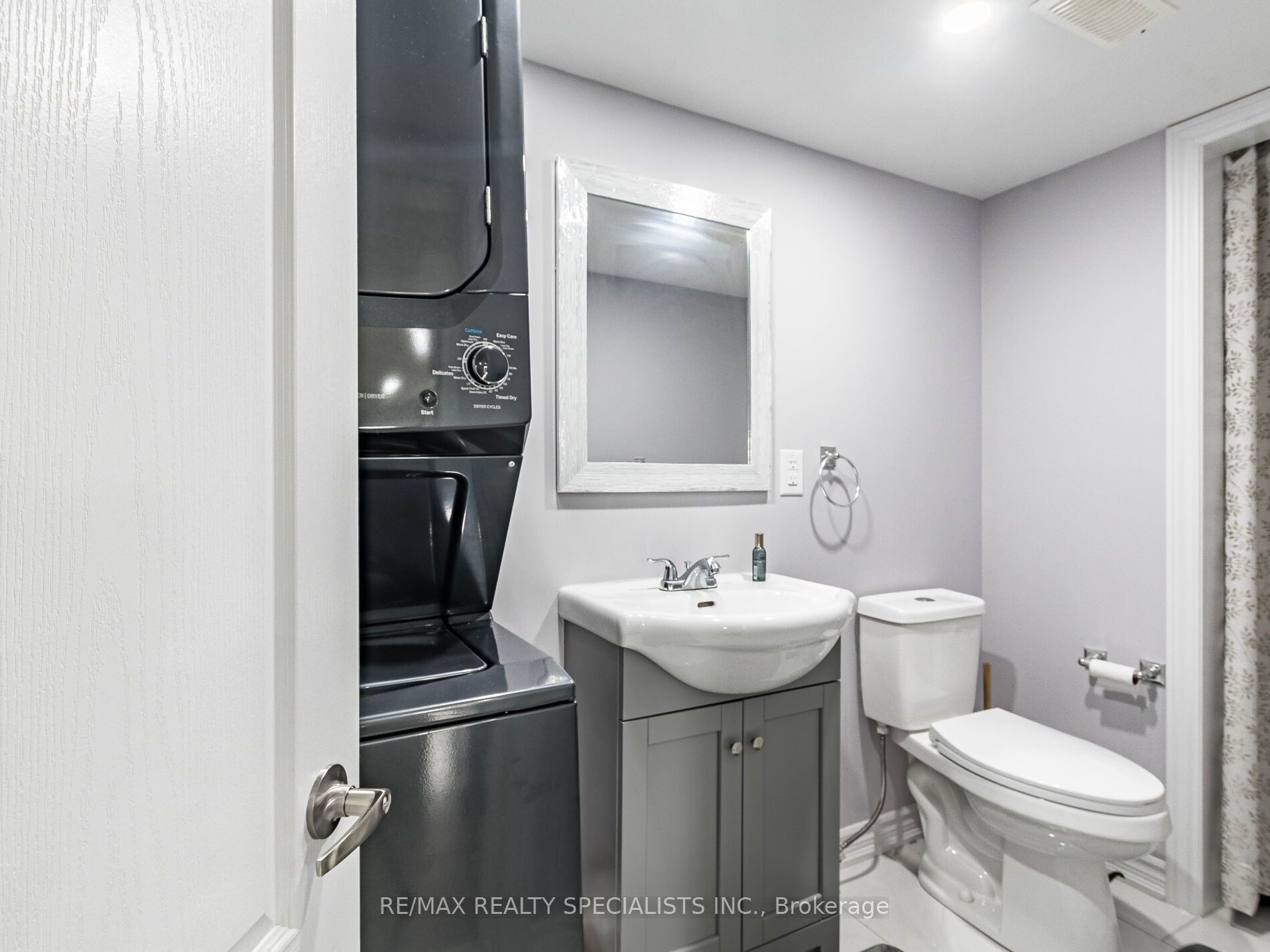 26 Lloyd Cres