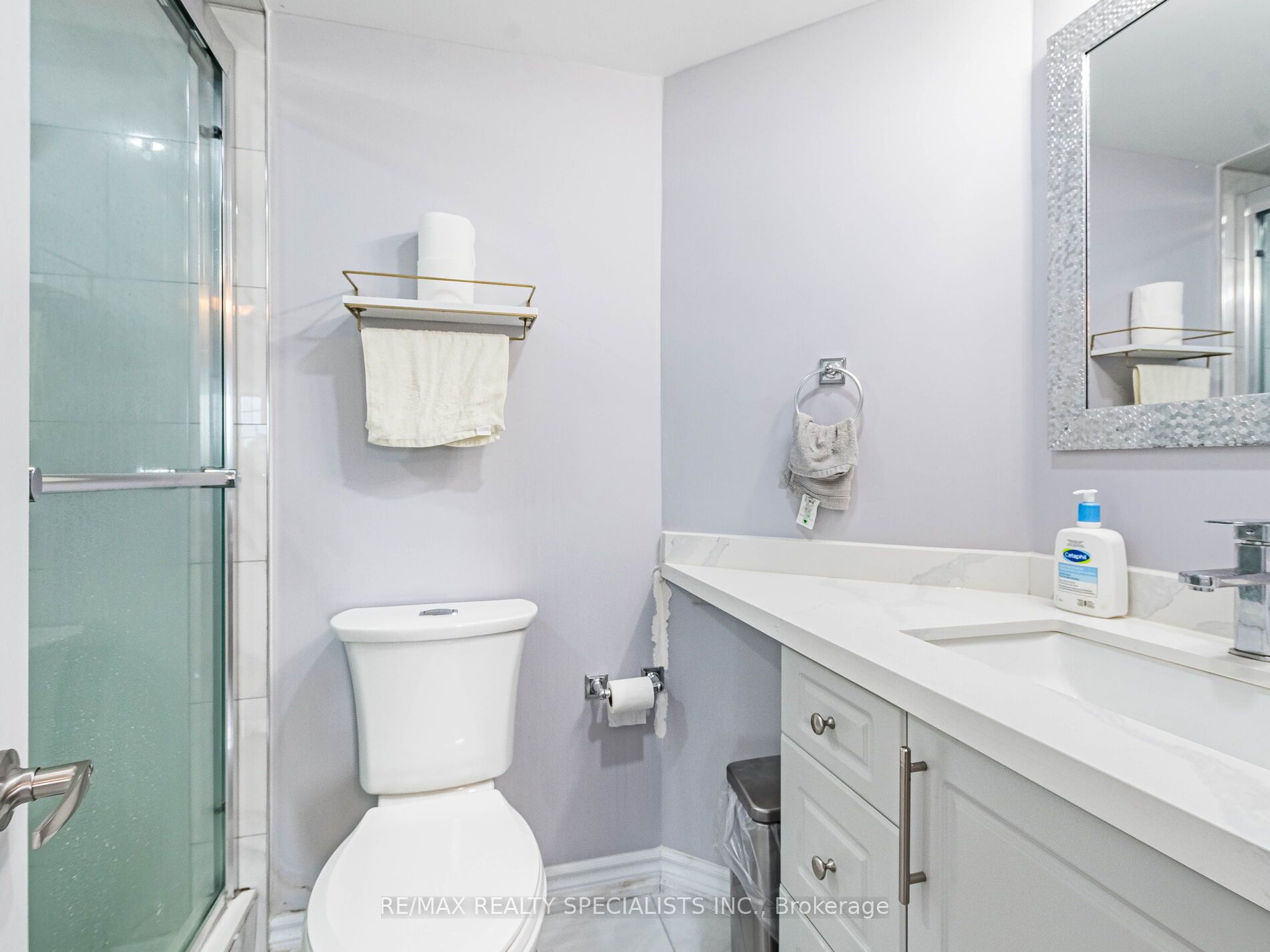 26 Lloyd Cres