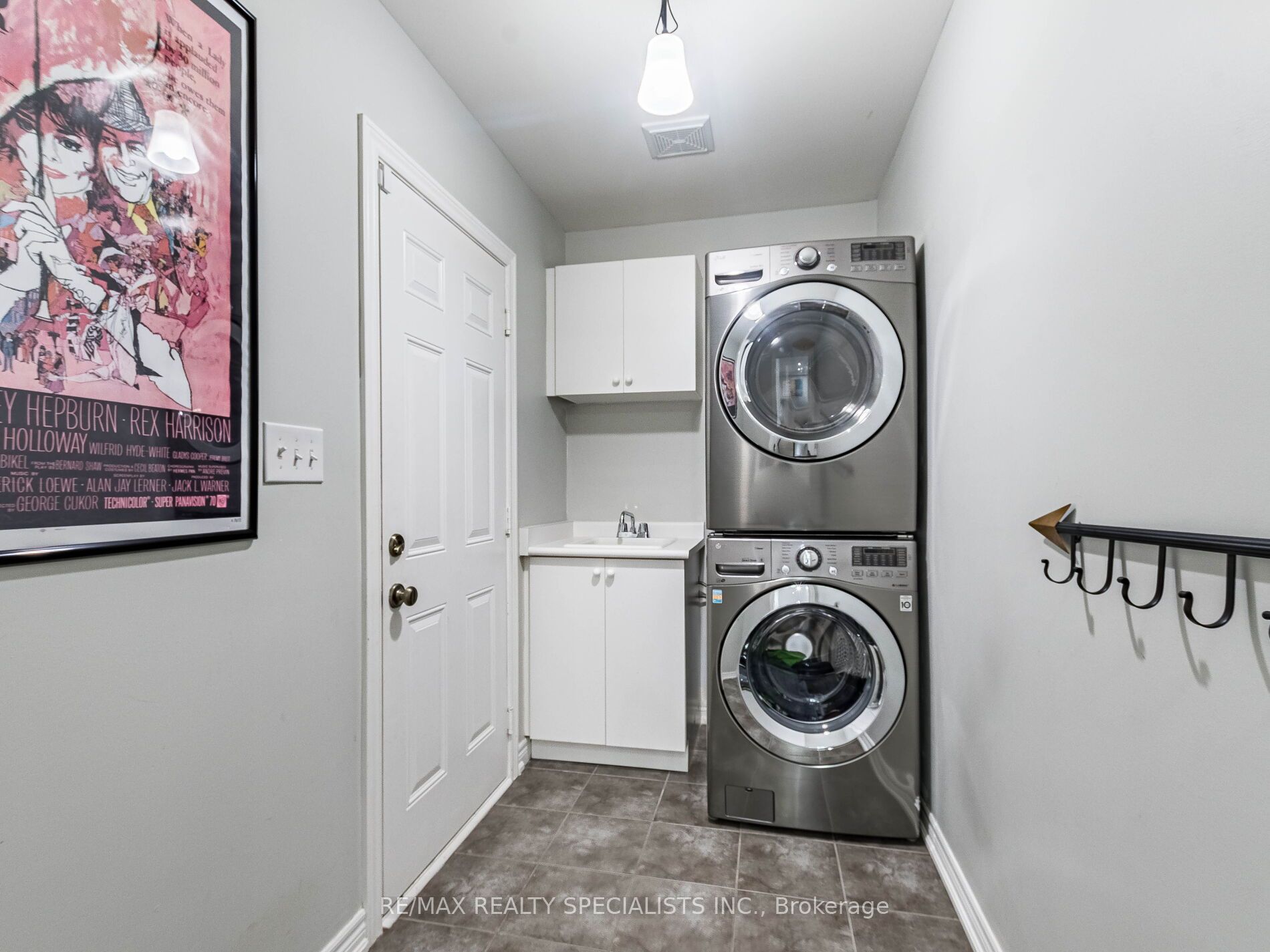 26 Lloyd Cres