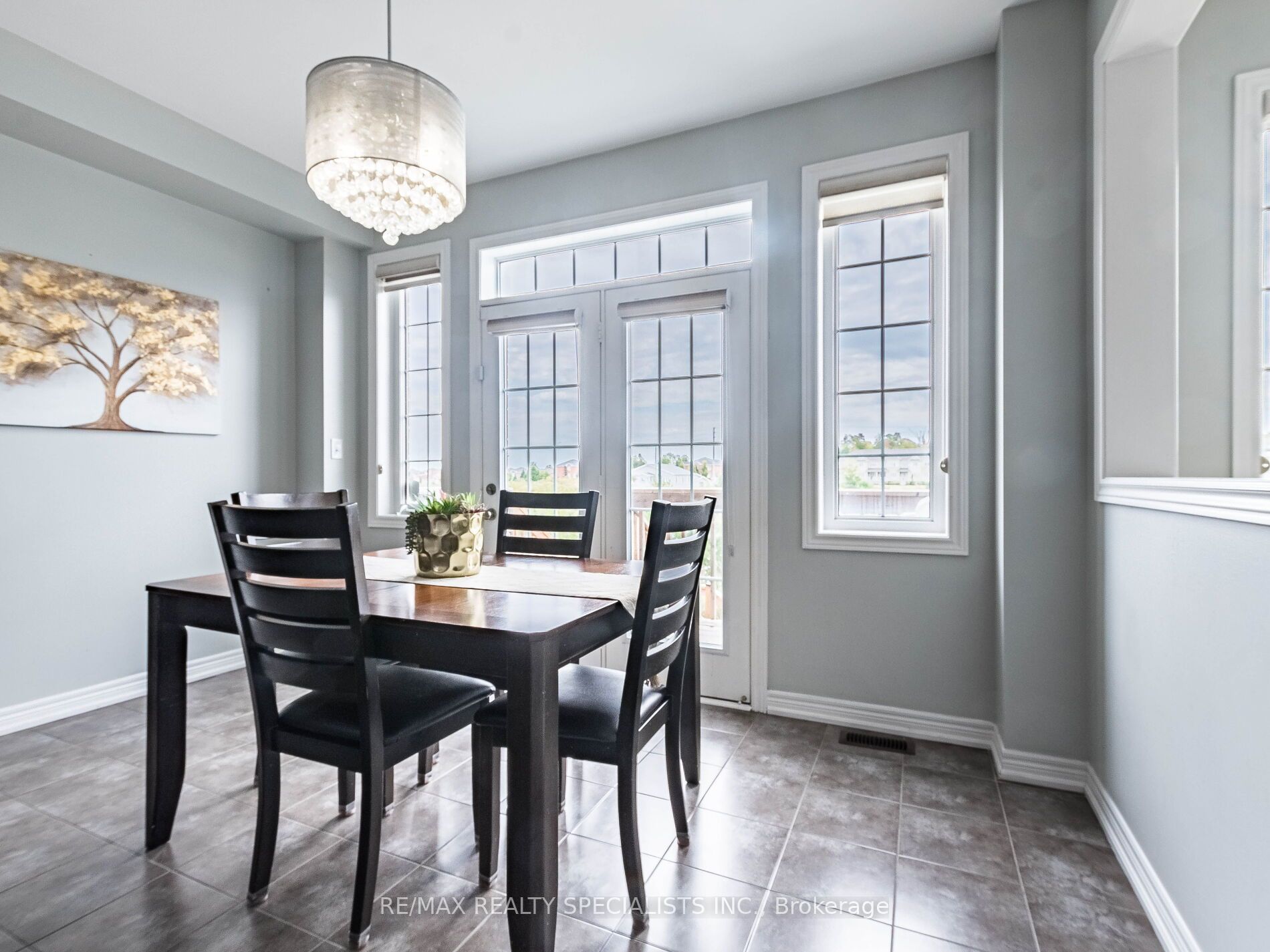 26 Lloyd Cres