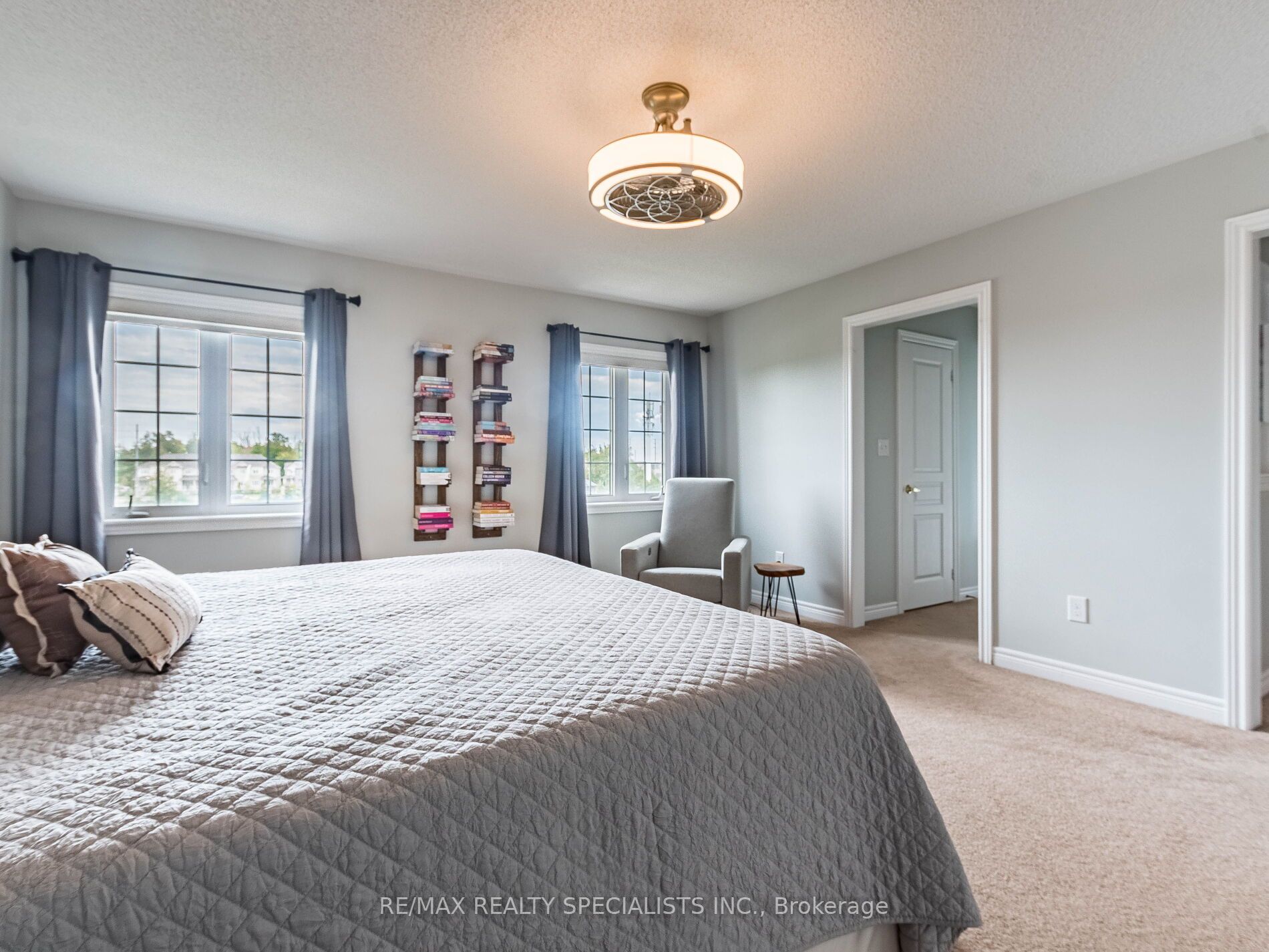 26 Lloyd Cres