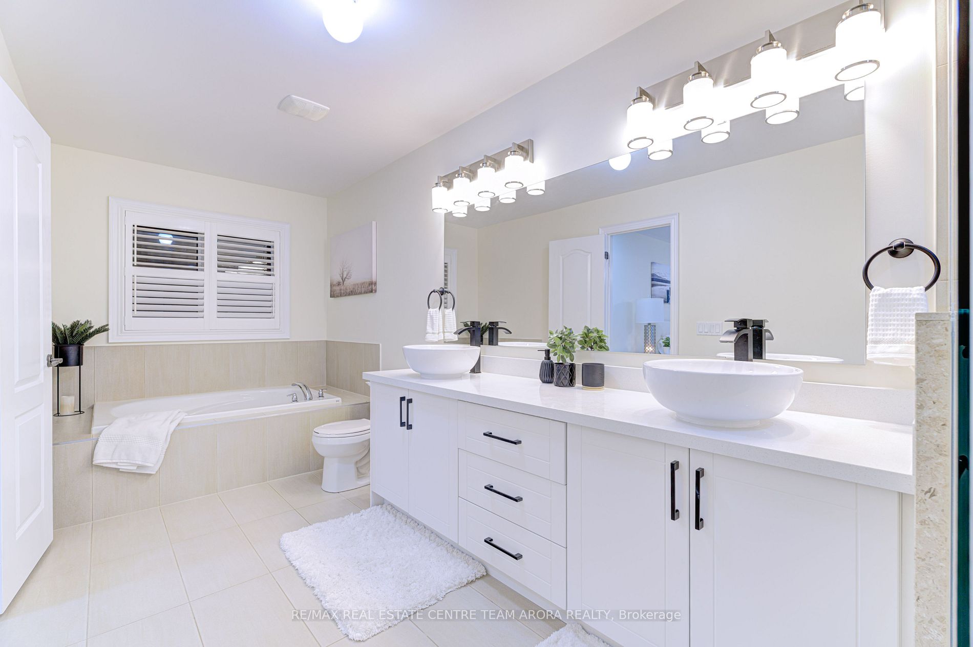 25 Ladbrook Cres