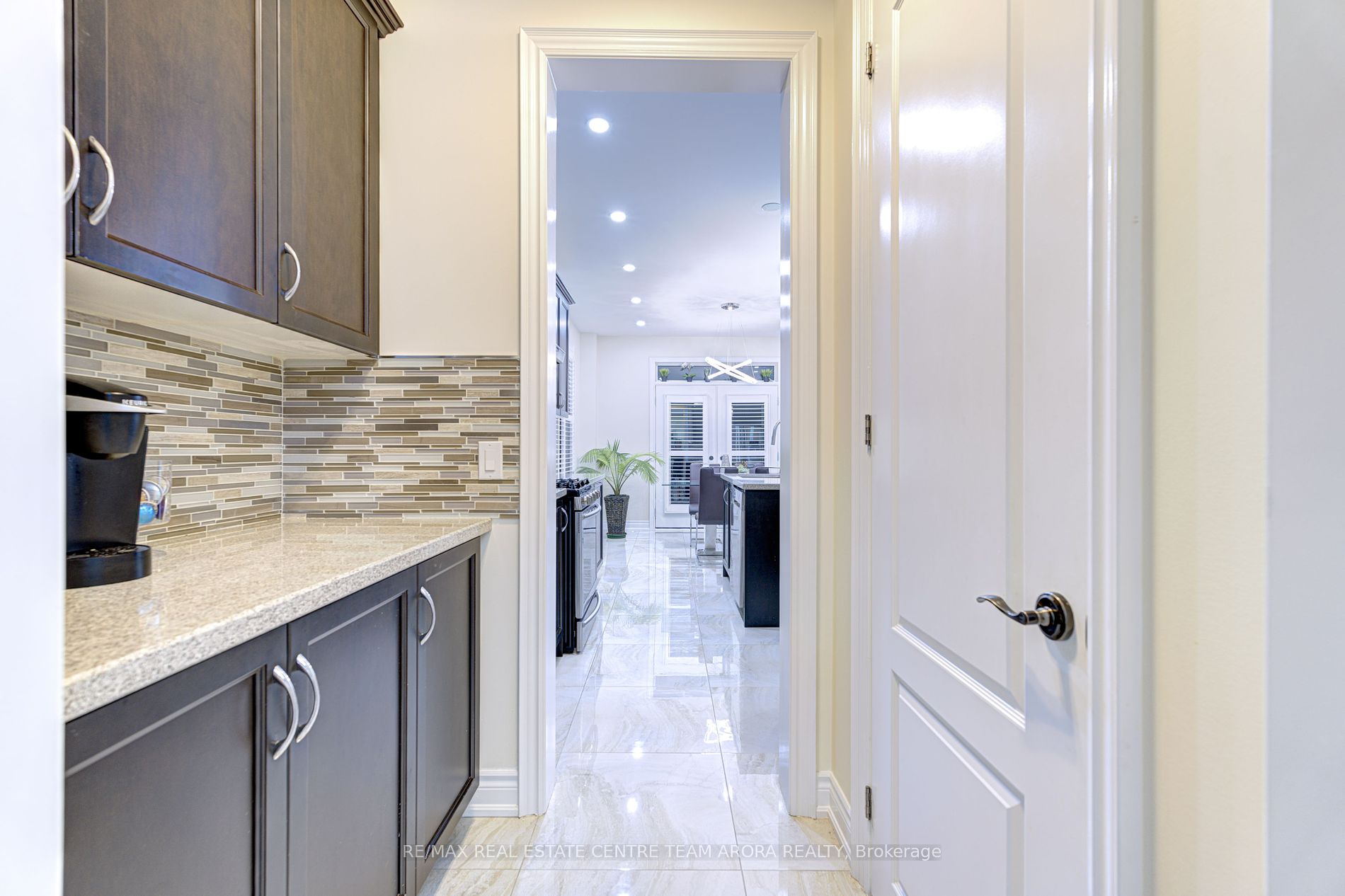 25 Ladbrook Cres