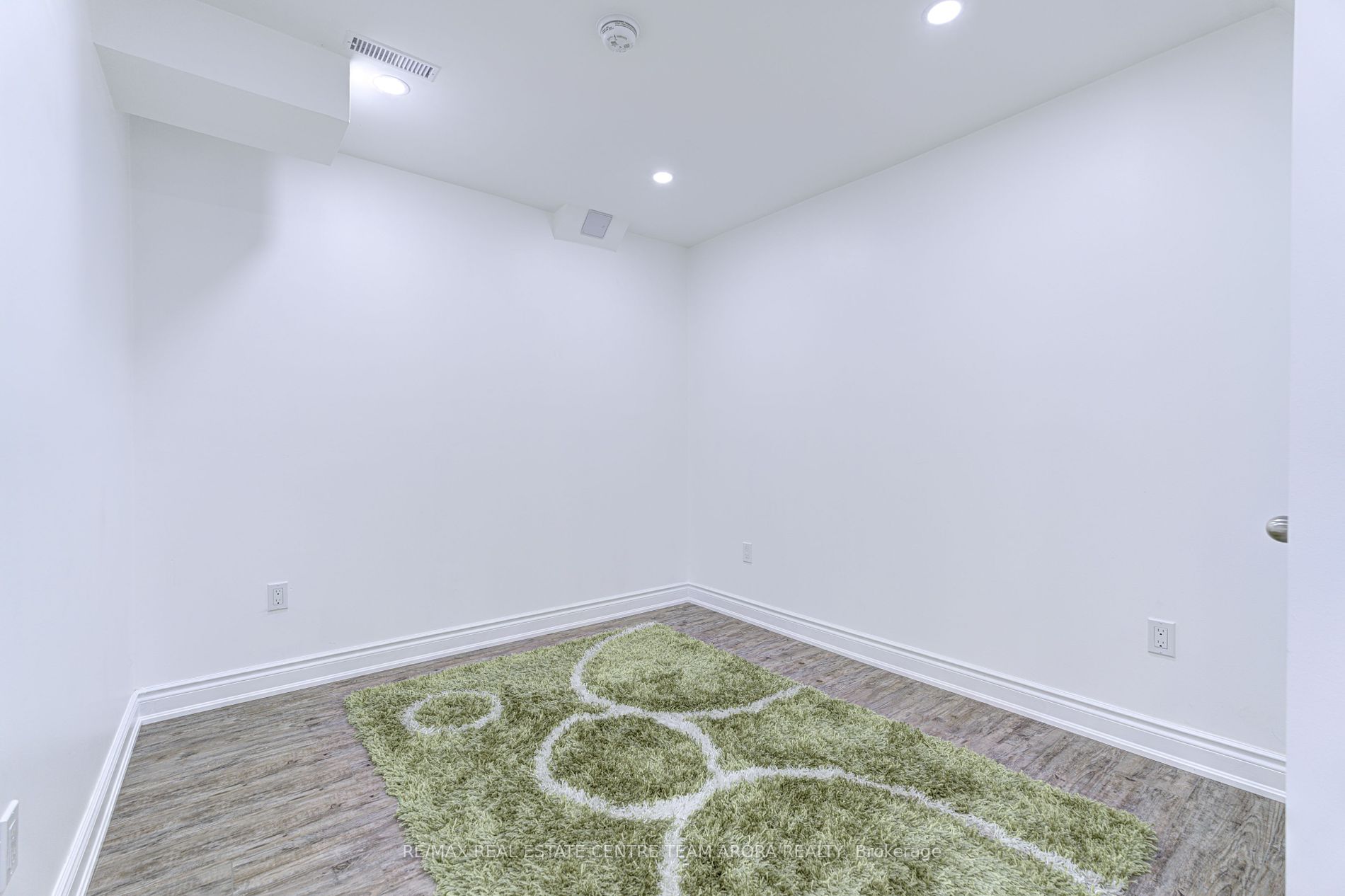 25 Ladbrook Cres