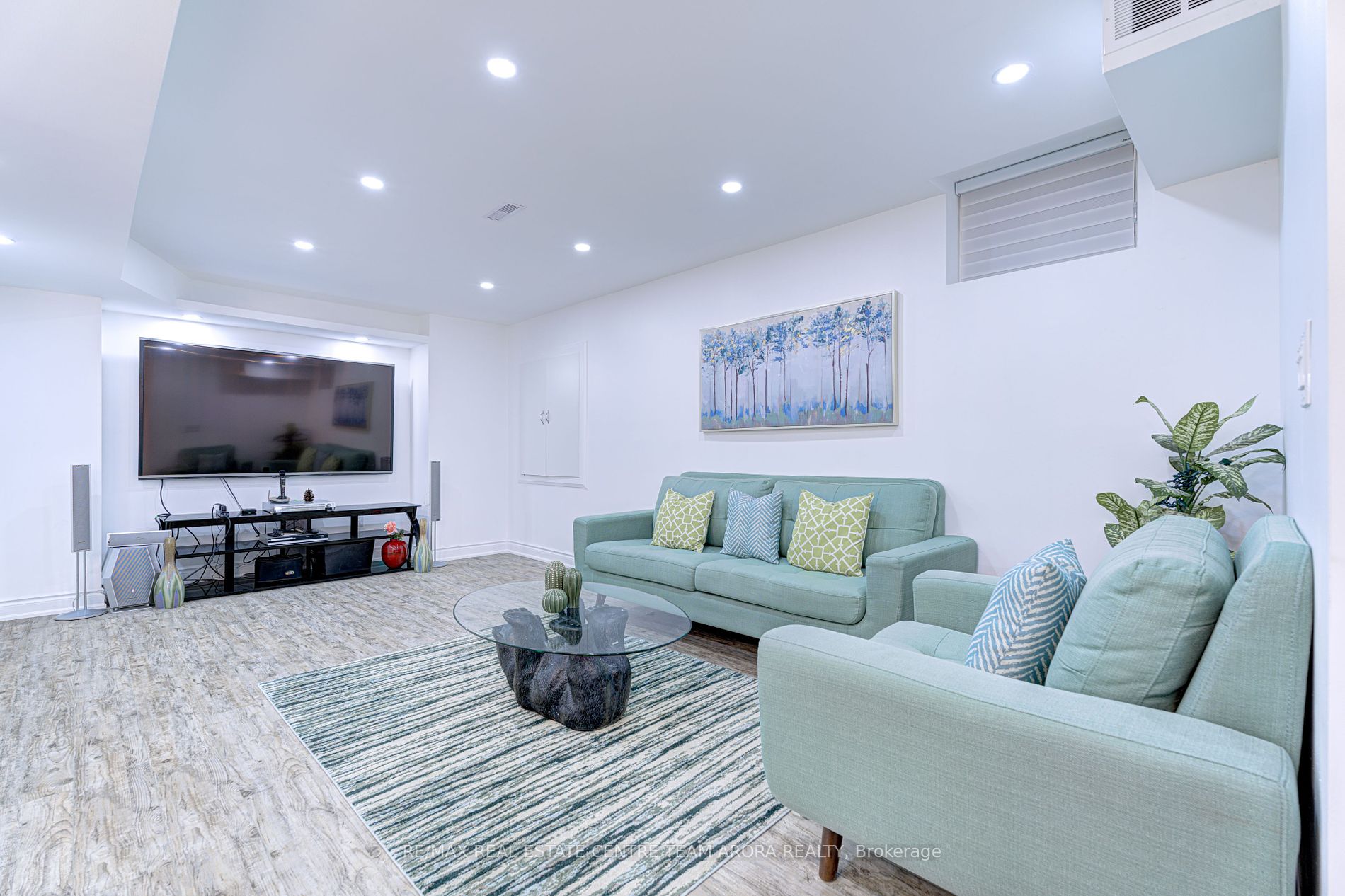 25 Ladbrook Cres