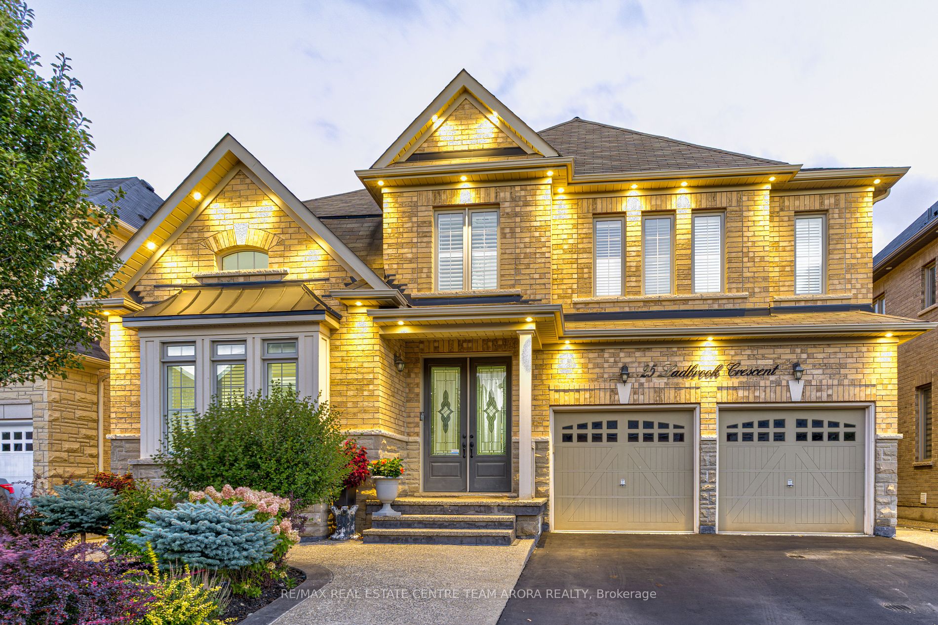 25 Ladbrook Cres