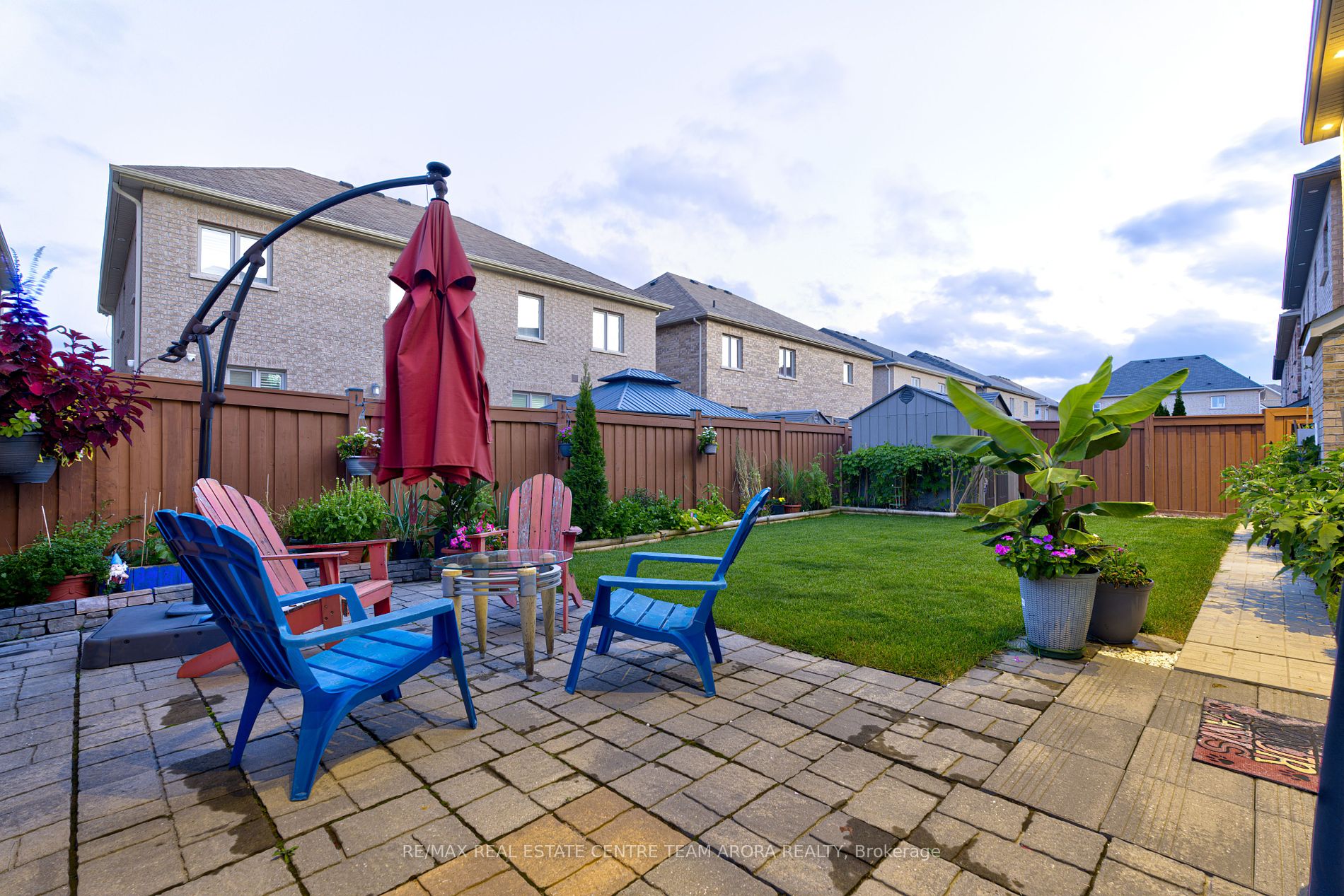 25 Ladbrook Cres