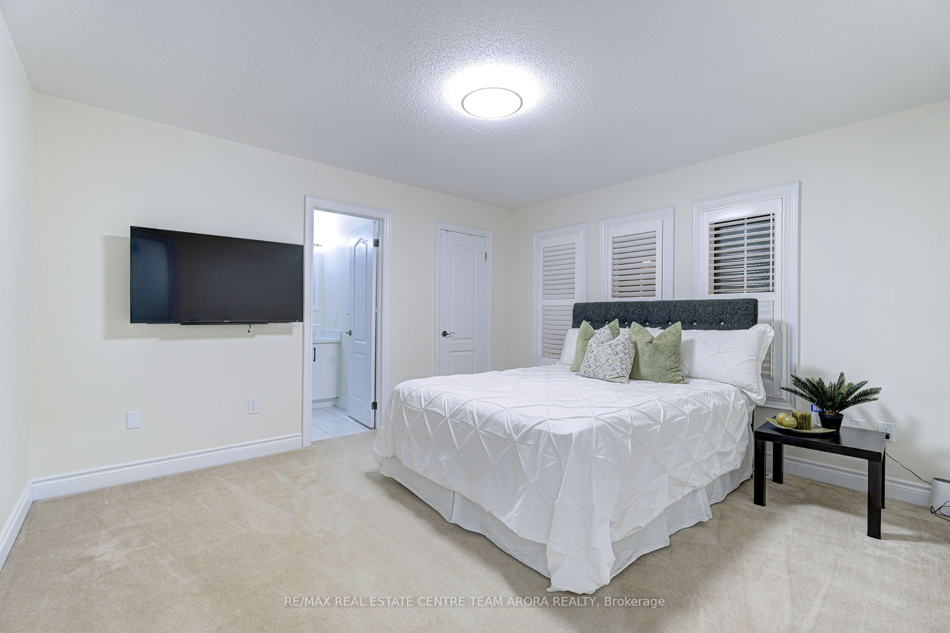 25 Ladbrook Cres