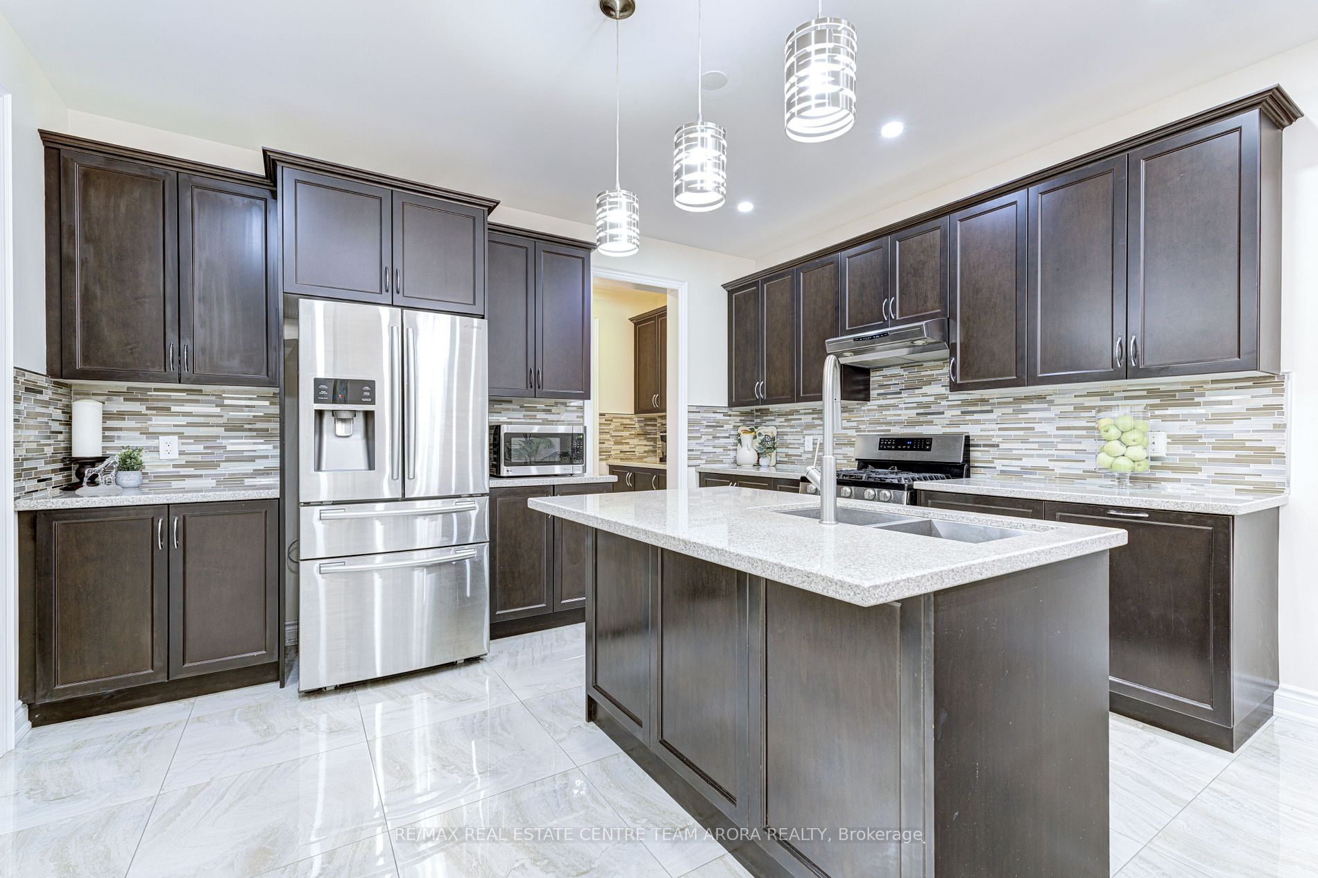 25 Ladbrook Cres
