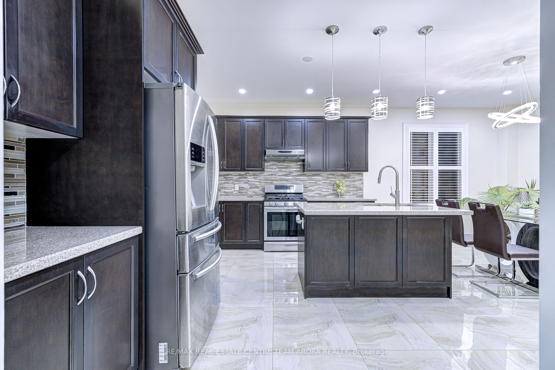 25 Ladbrook Cres