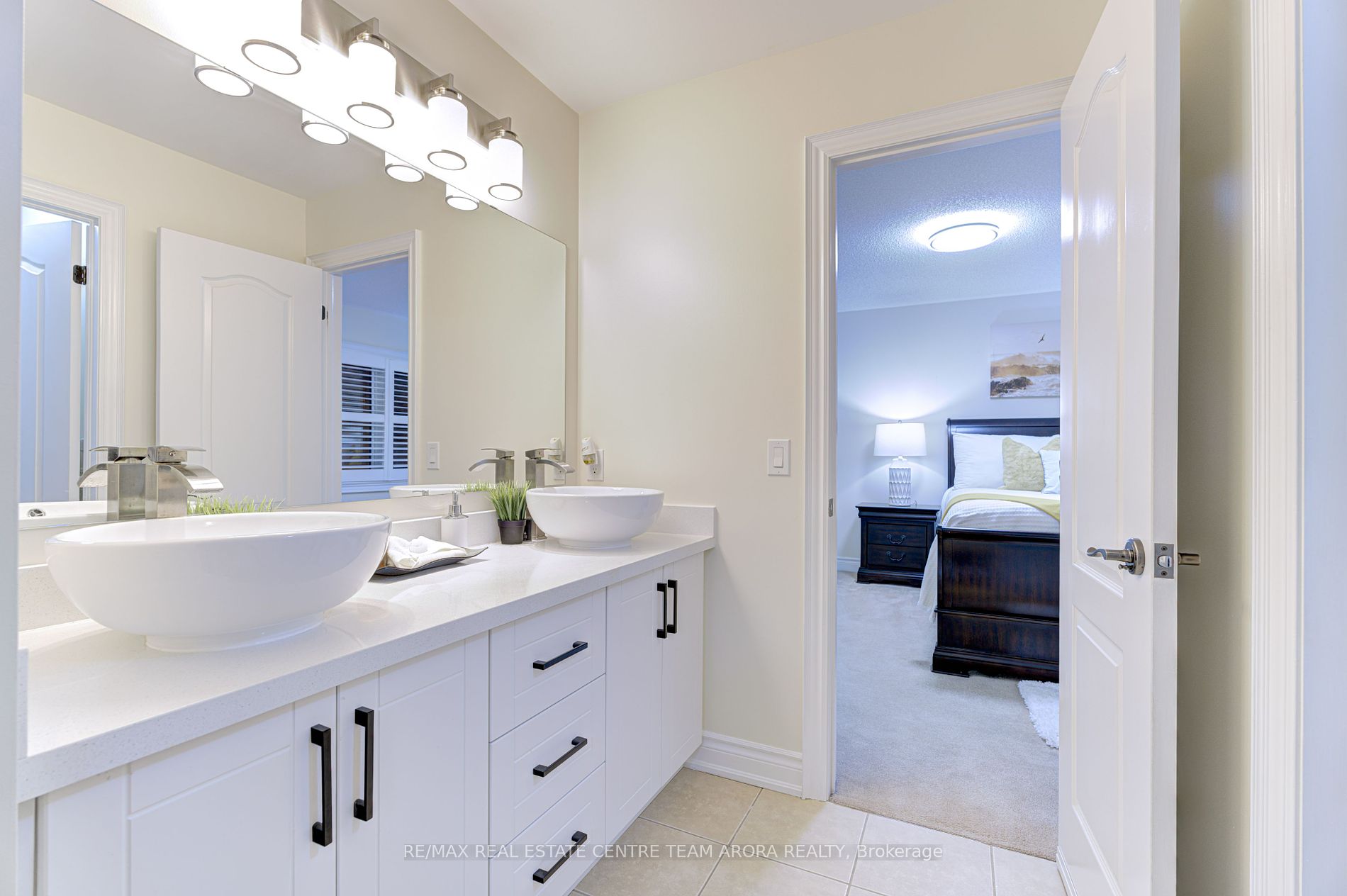 25 Ladbrook Cres