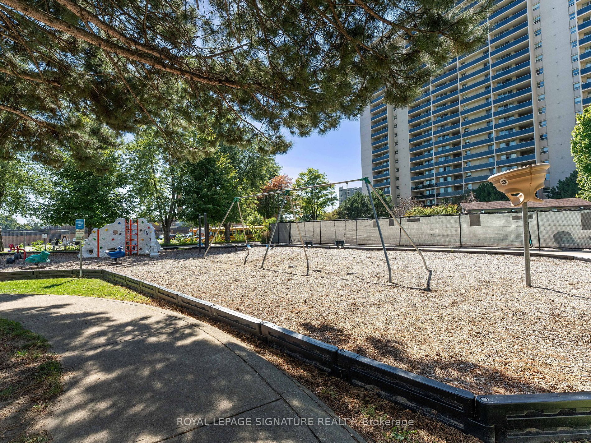 812 Burnhamthorpe Rd, #Ph04