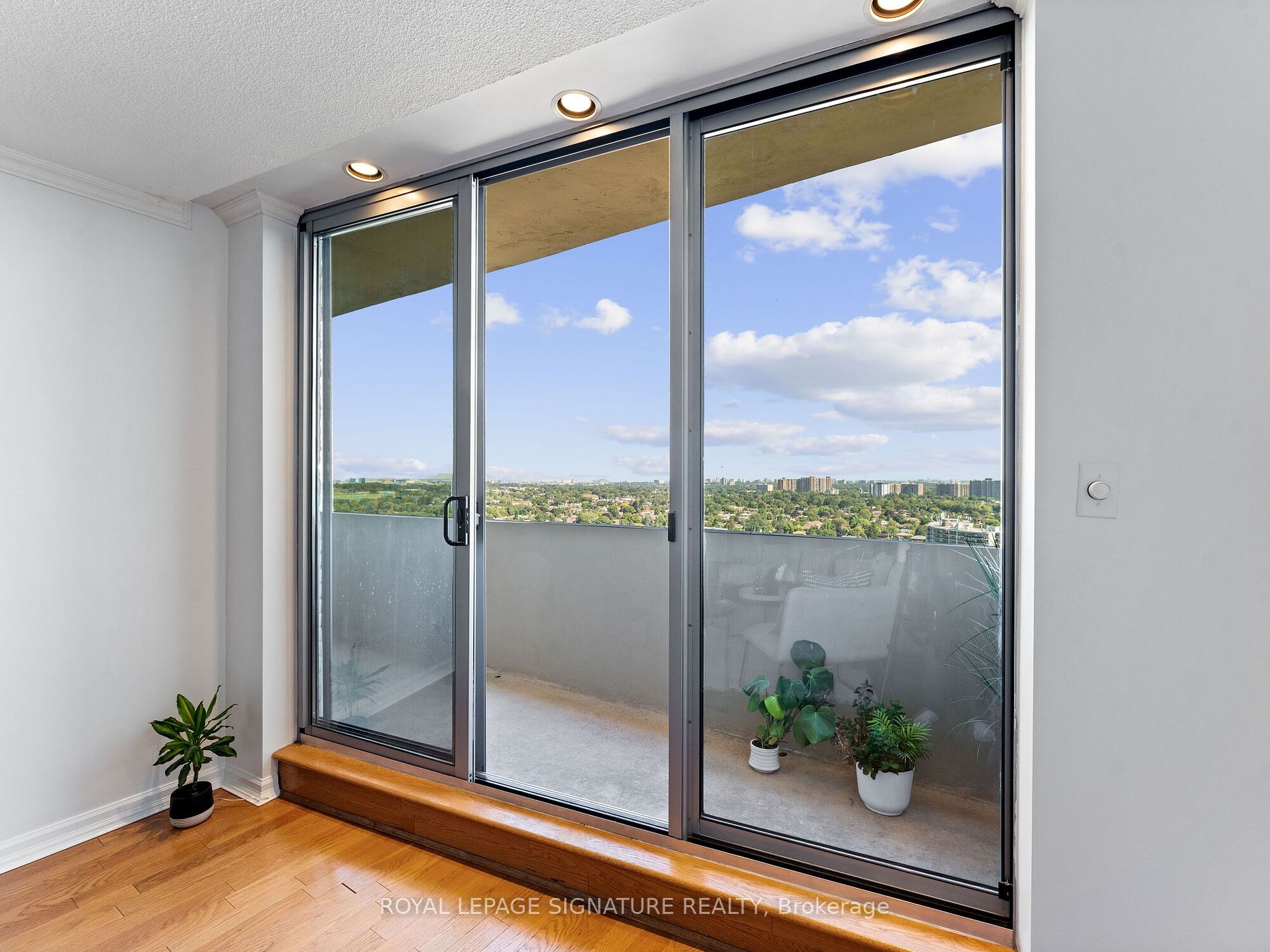 812 Burnhamthorpe Rd, #Ph04