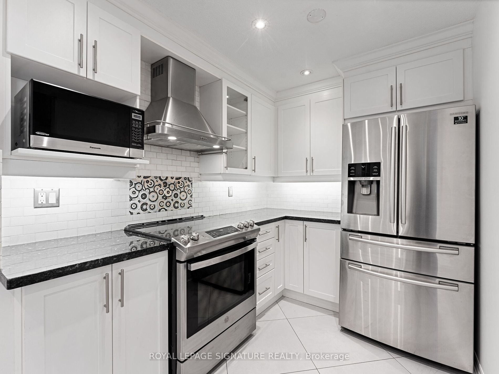 812 Burnhamthorpe Rd, #Ph04