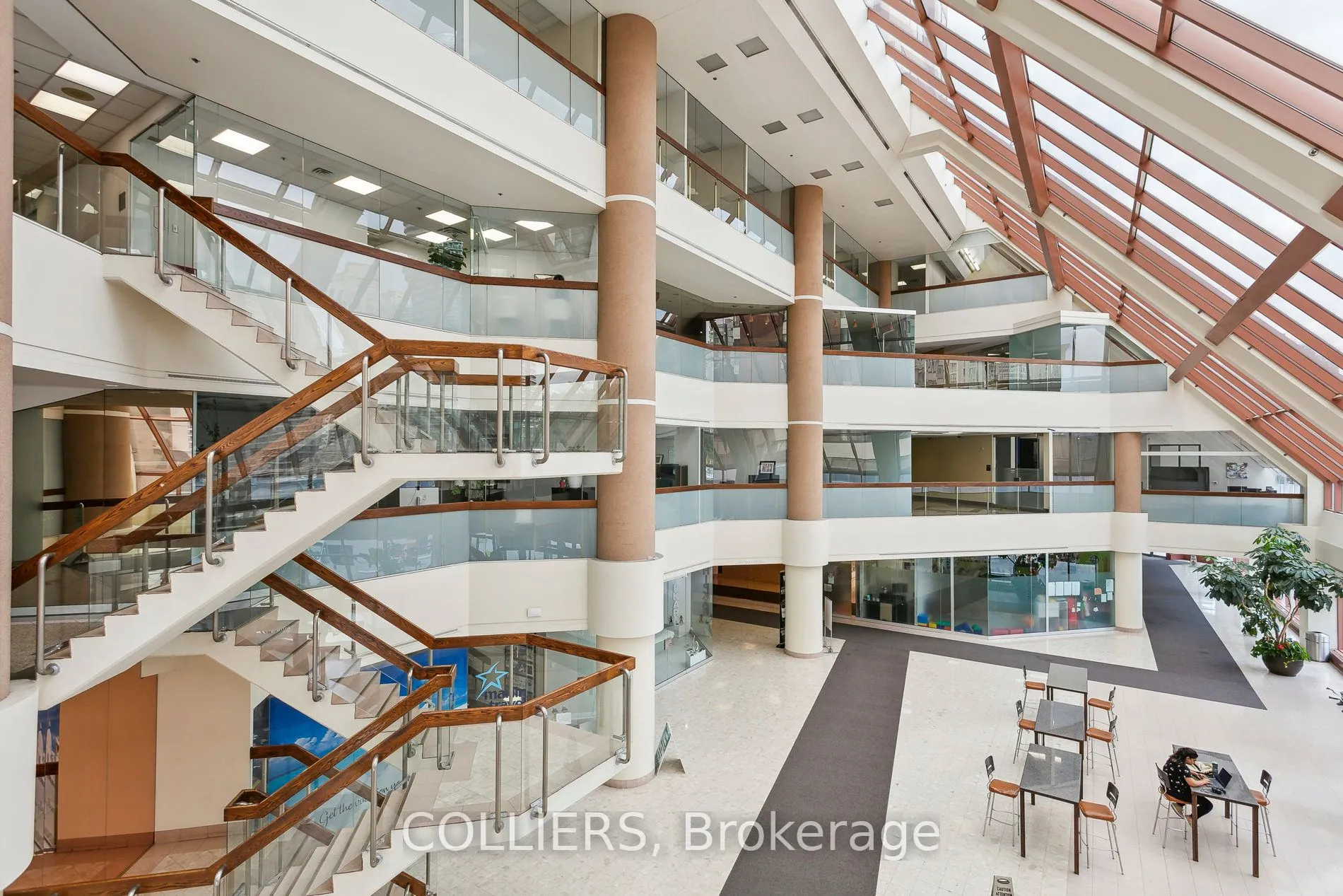 50 Burnhamthorpe Road, #702