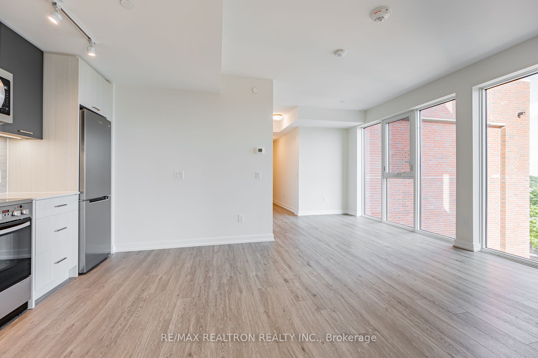 2300 St Clair Ave W, #803