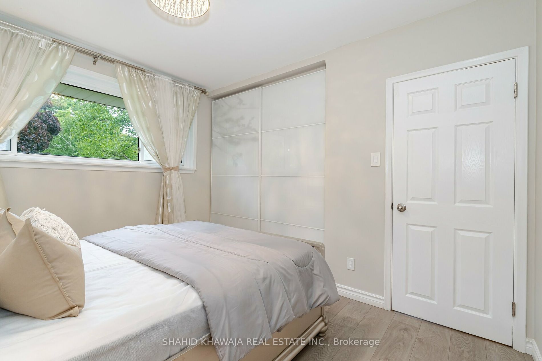 2271 Truscott Dr