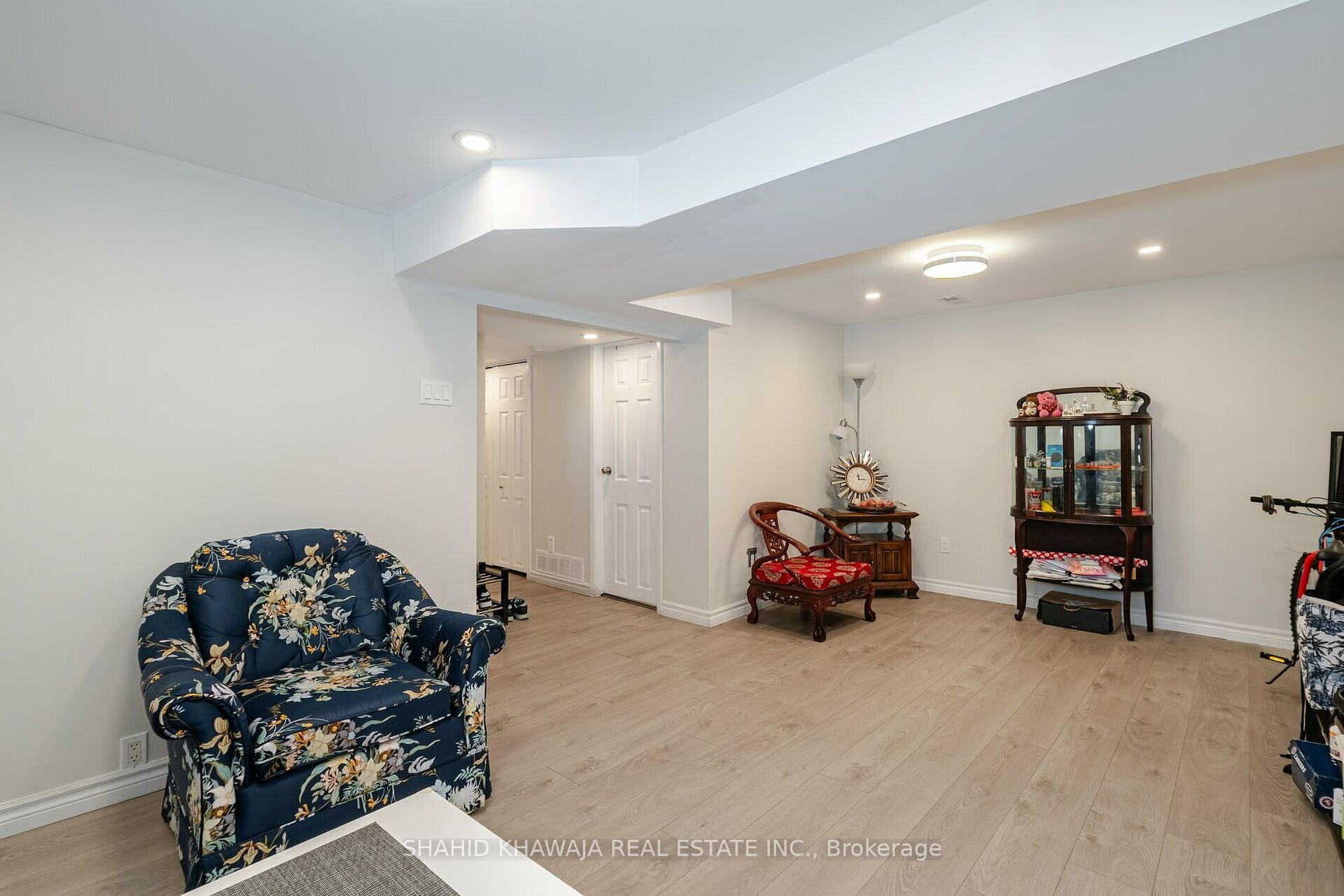 2271 Truscott Dr