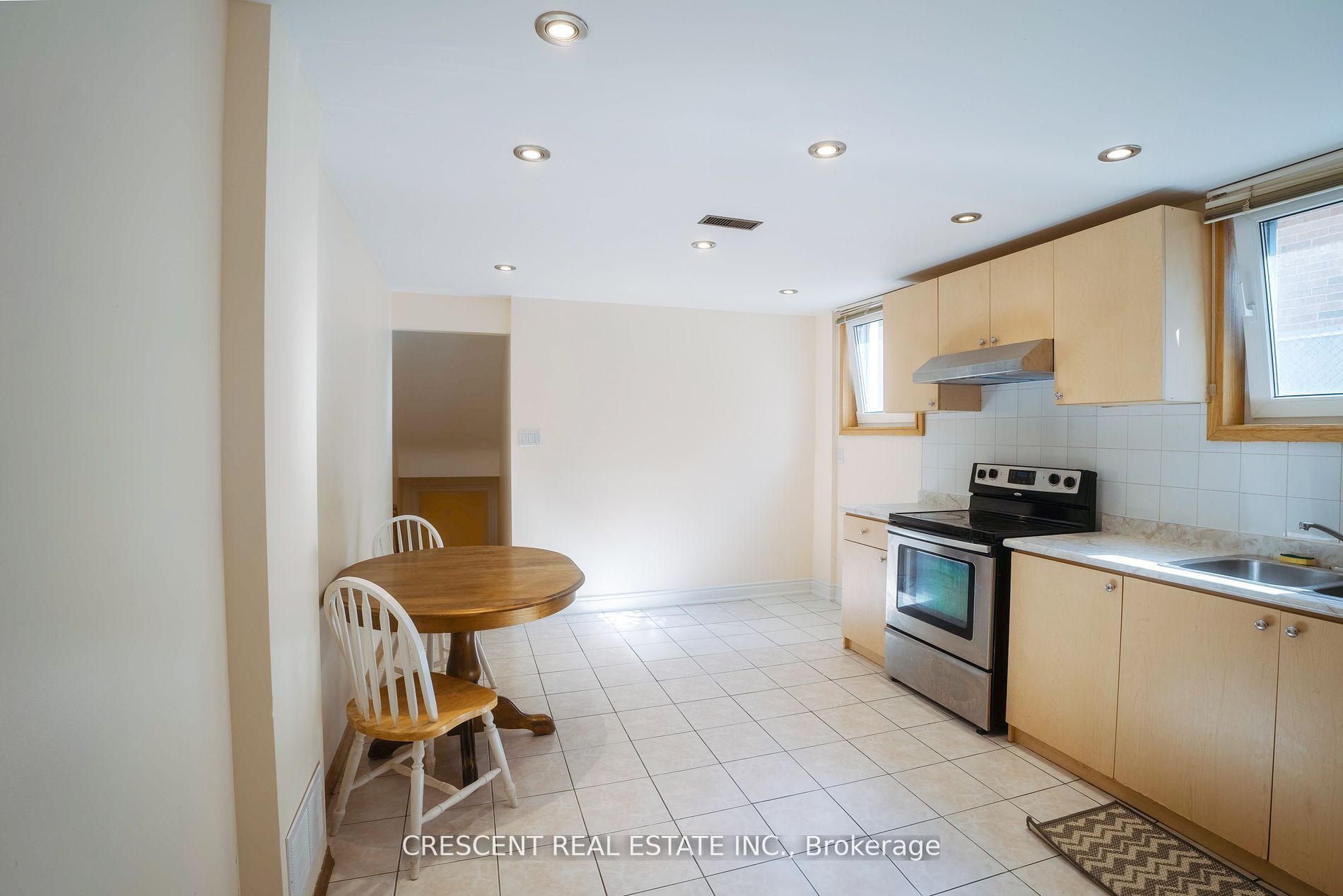4136 Dunmow Cres, #Lower