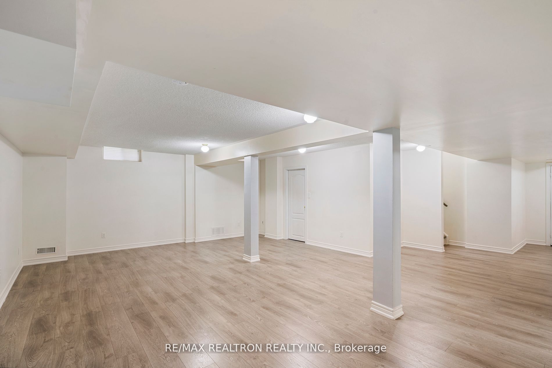 1093 Lamplight Way