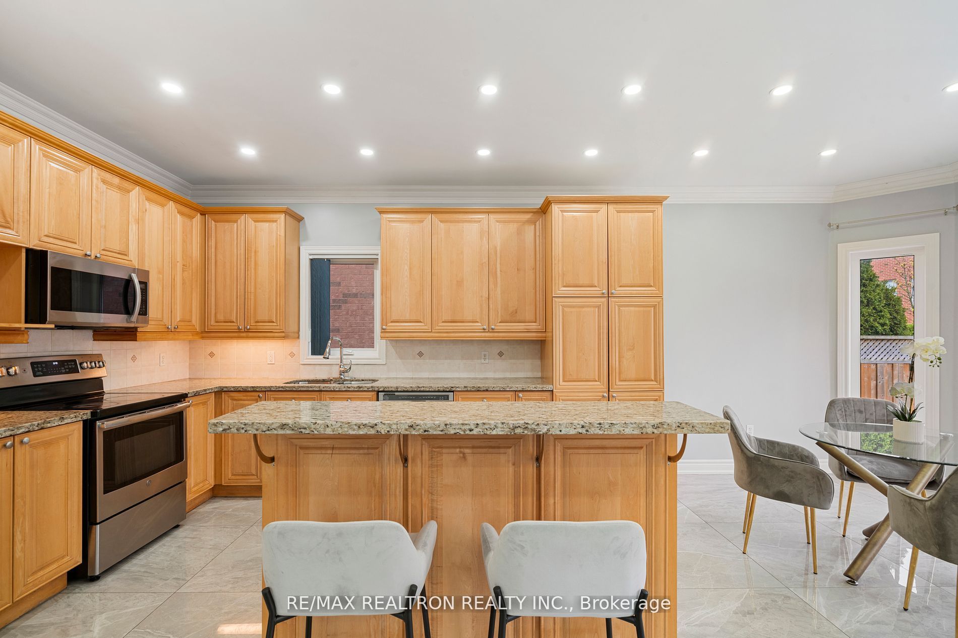 1093 Lamplight Way