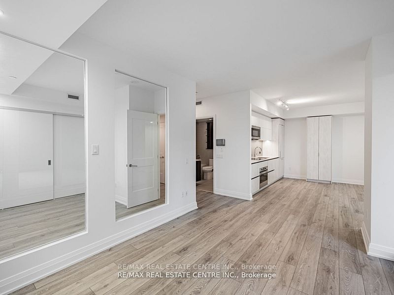21 Park St E, #201