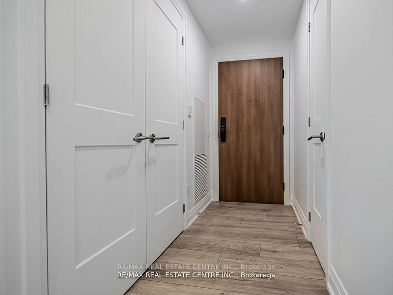 21 Park St E, #201