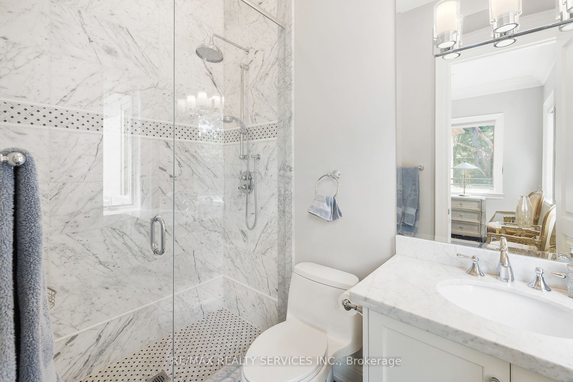 2454 Mississauga Rd