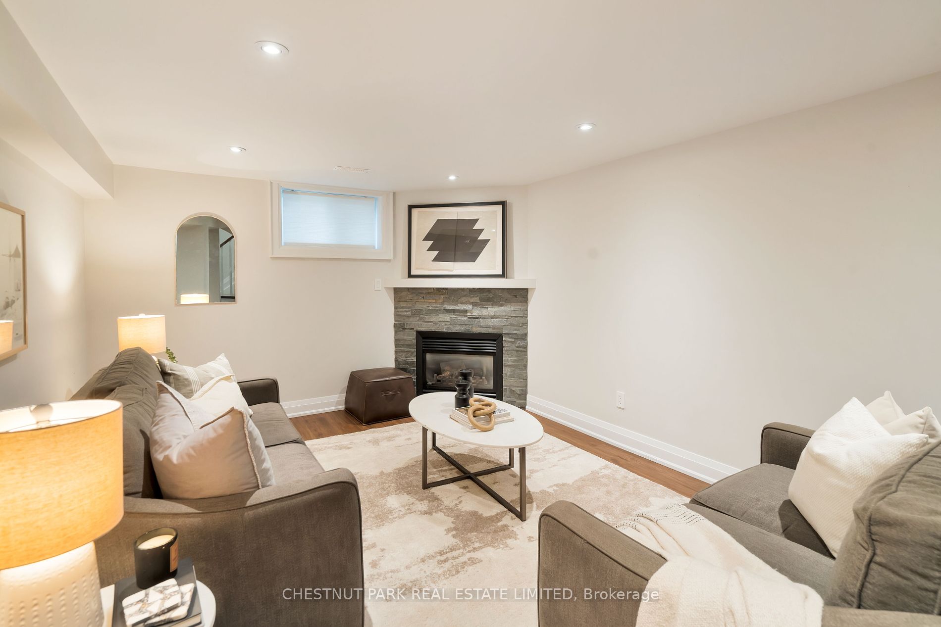 28 Glen Crescent Dr