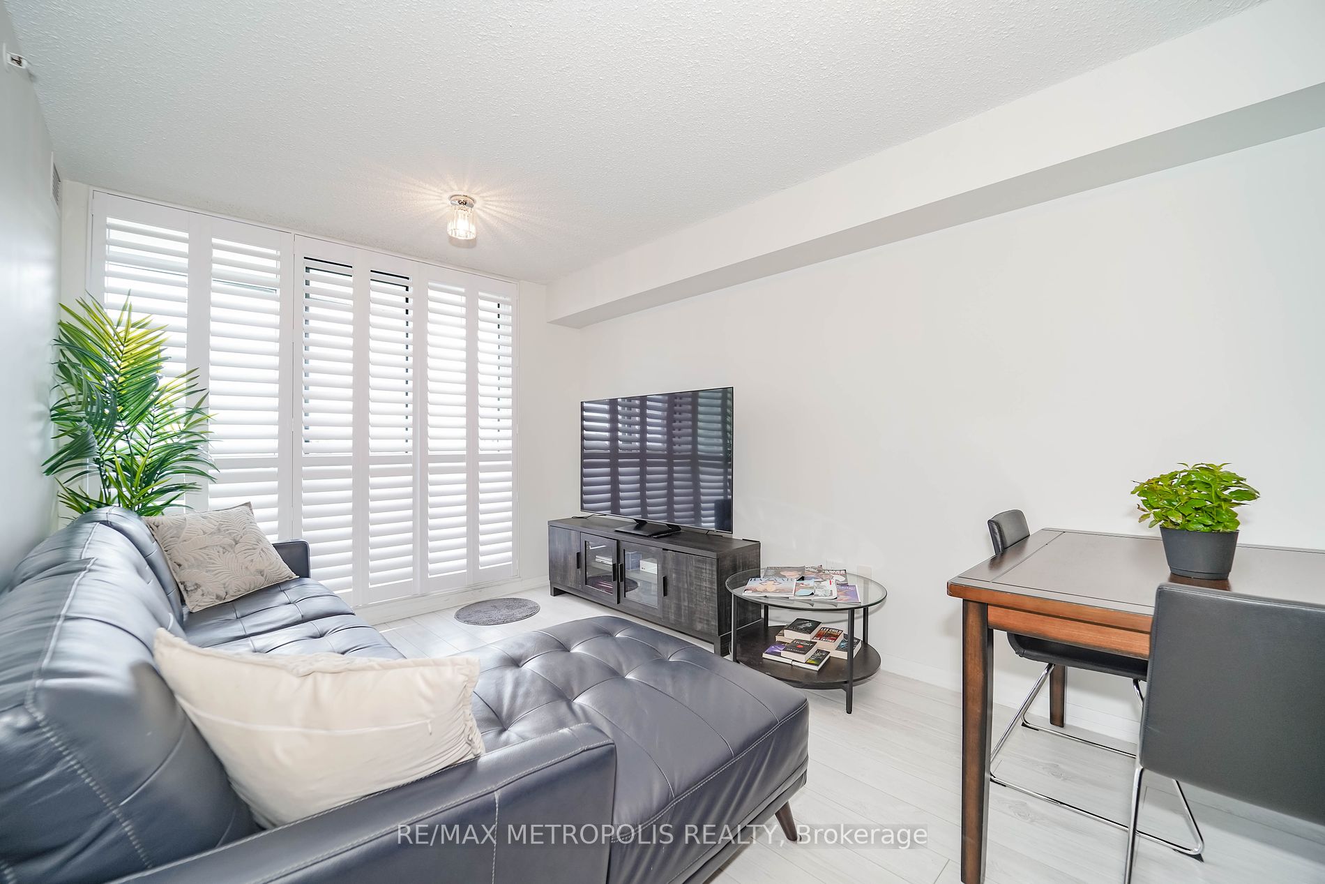 800 Lawrence Ave W, #415